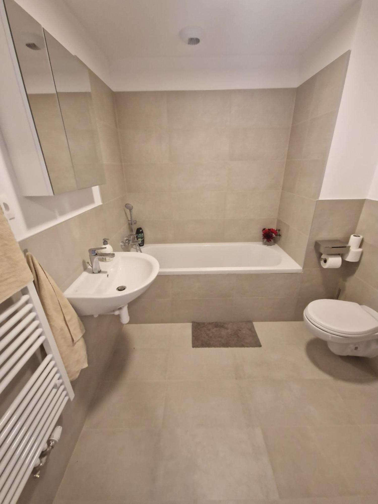 Apartment Katrin With Undergound Parking Pressburg