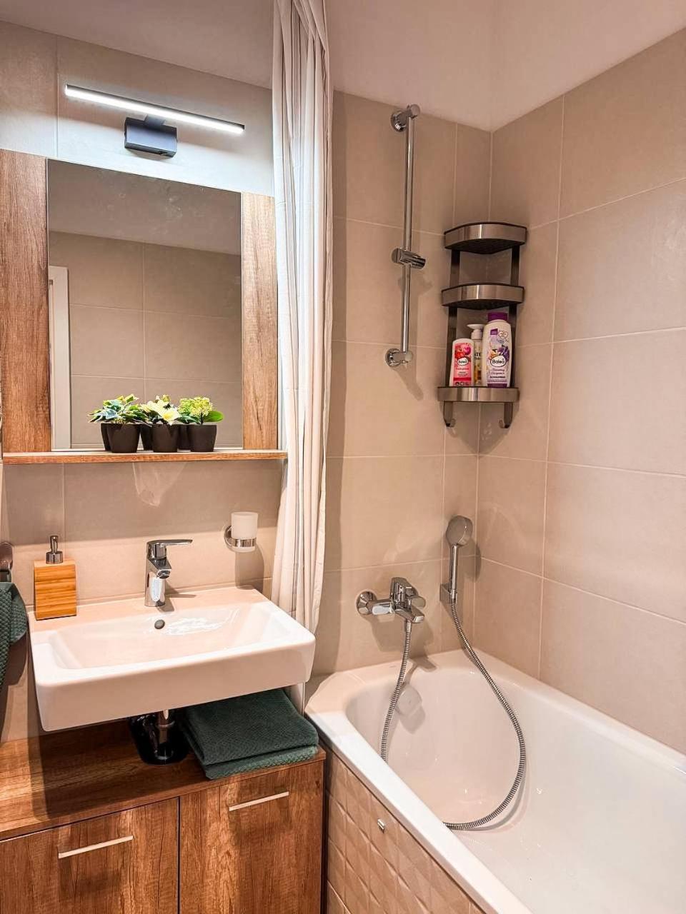 Apartmán 555 New & Fully Equipped With Free Garage Bratislava