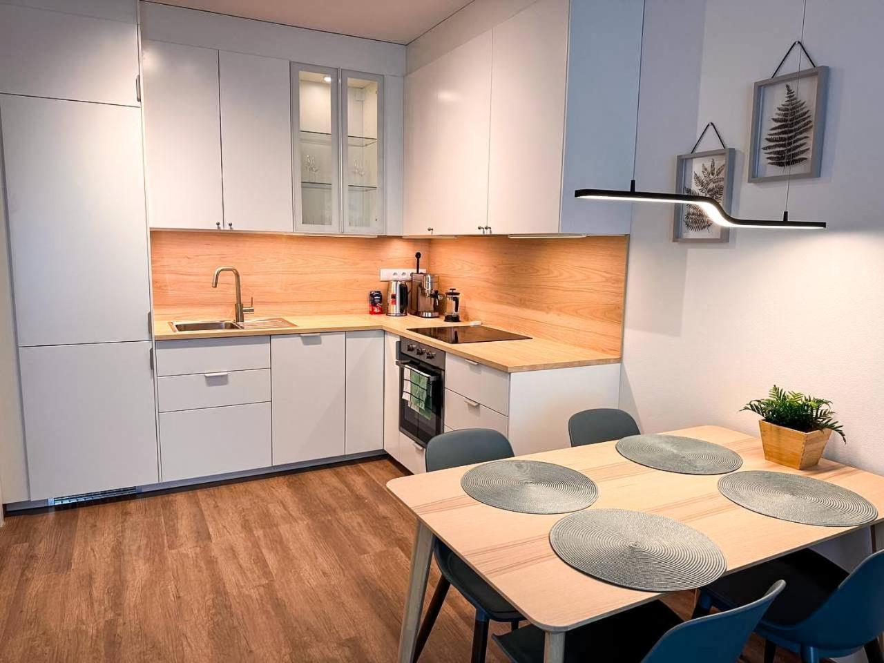 555 New & Fully Equipped With Free Garage Apartmán *