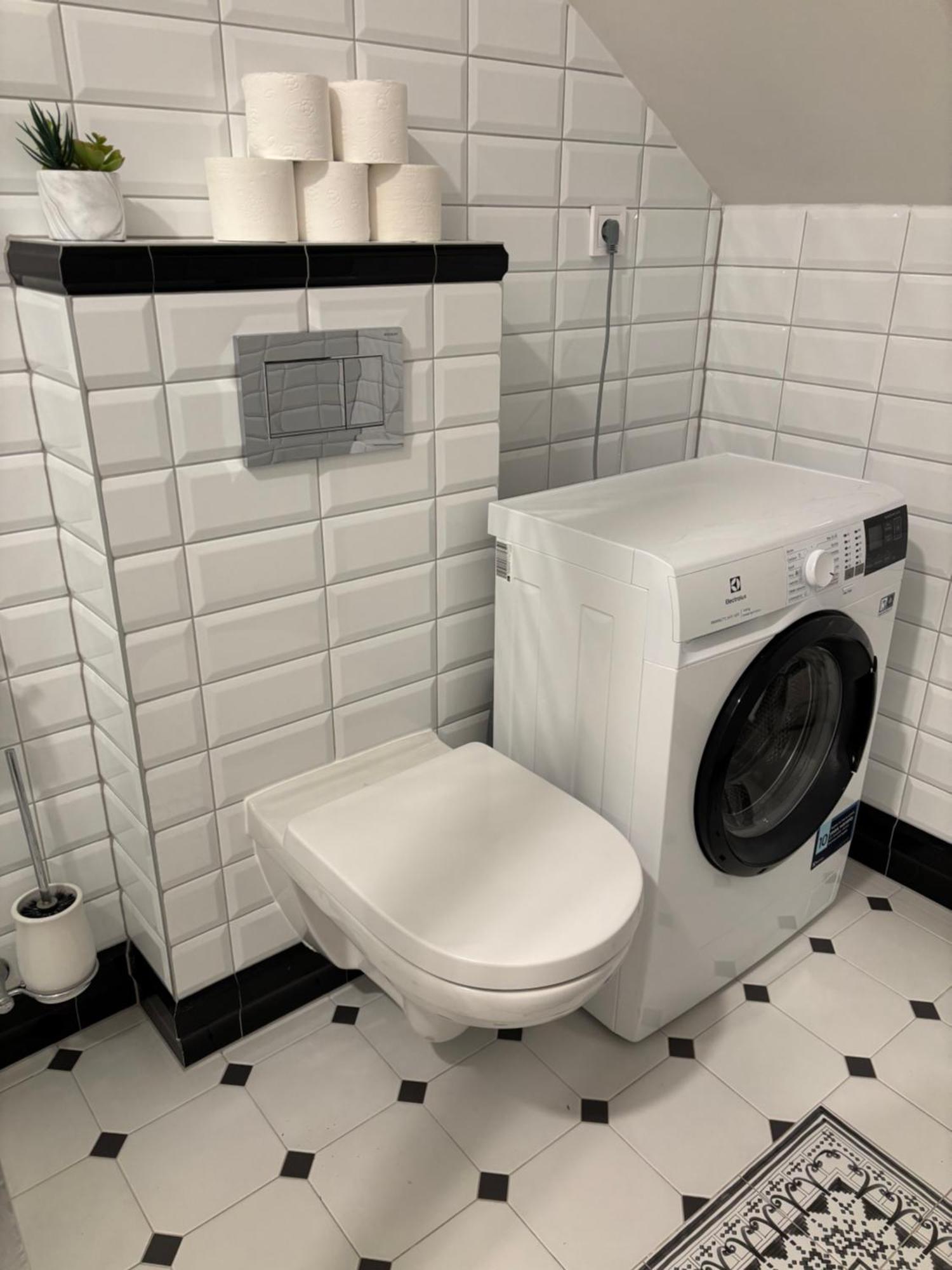 Apartment New 4 - Self Check In, Free Parking *