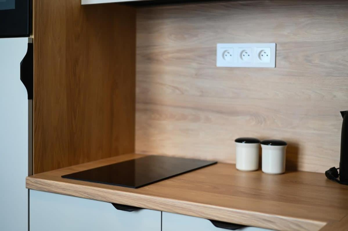 Center - Comfy & Modern Pressburg