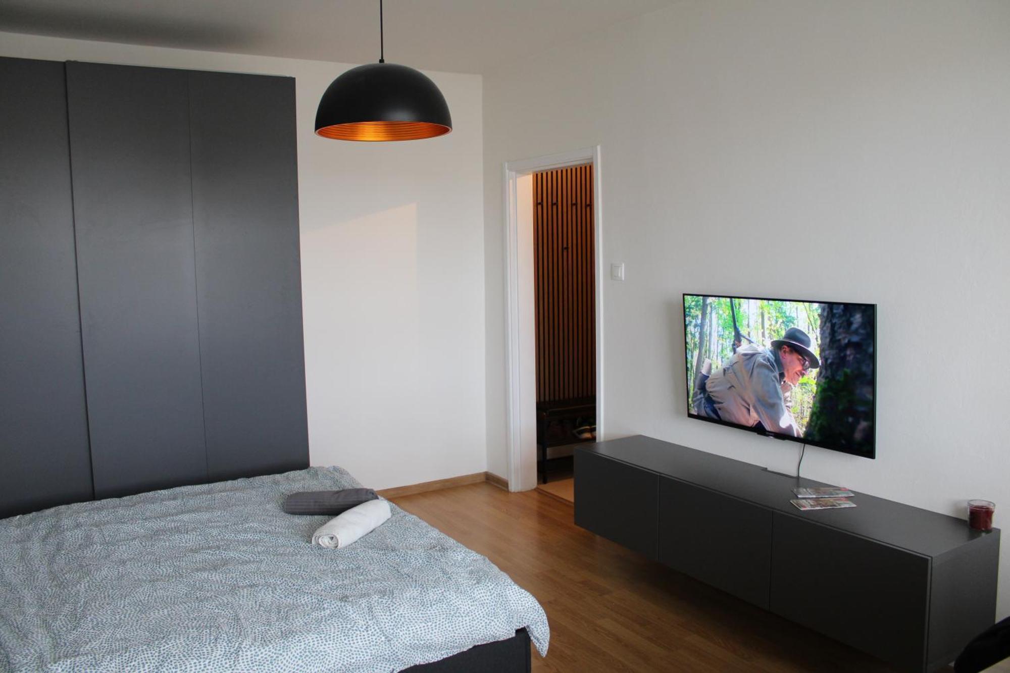 Peaceful Relaxation - Free Parking Apartment *