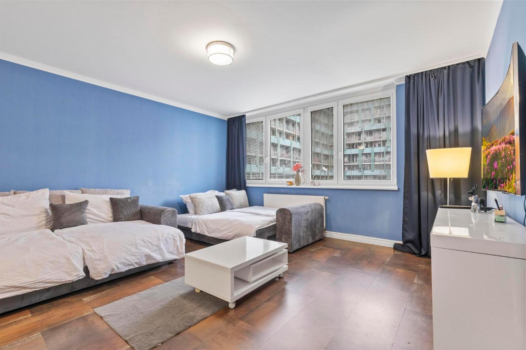Tomato - With Free Parking Apartment