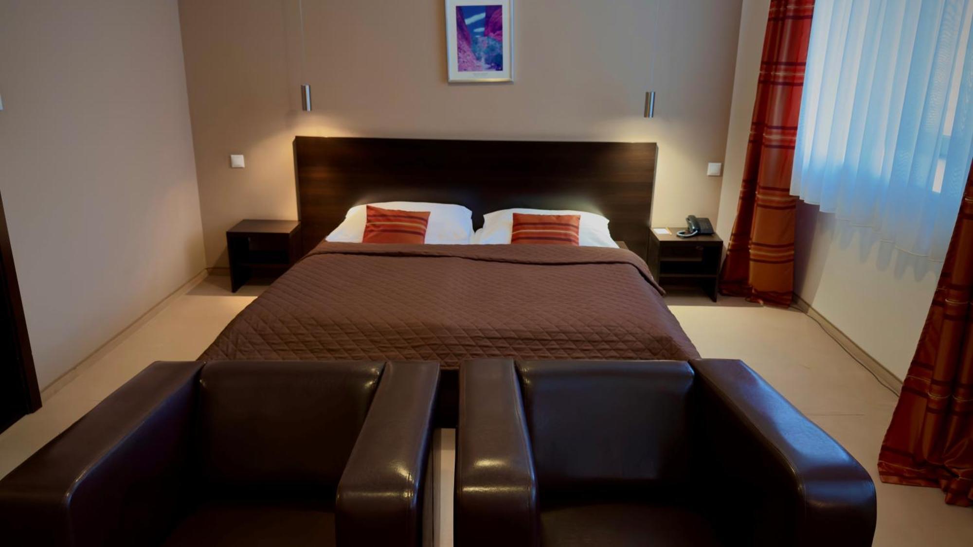 Aston Hotel 3*
