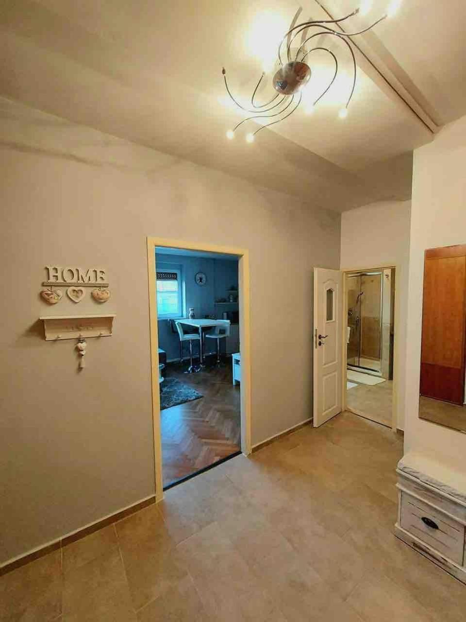 Apartment 1-bedroom Floor In Heart Of Old Town *