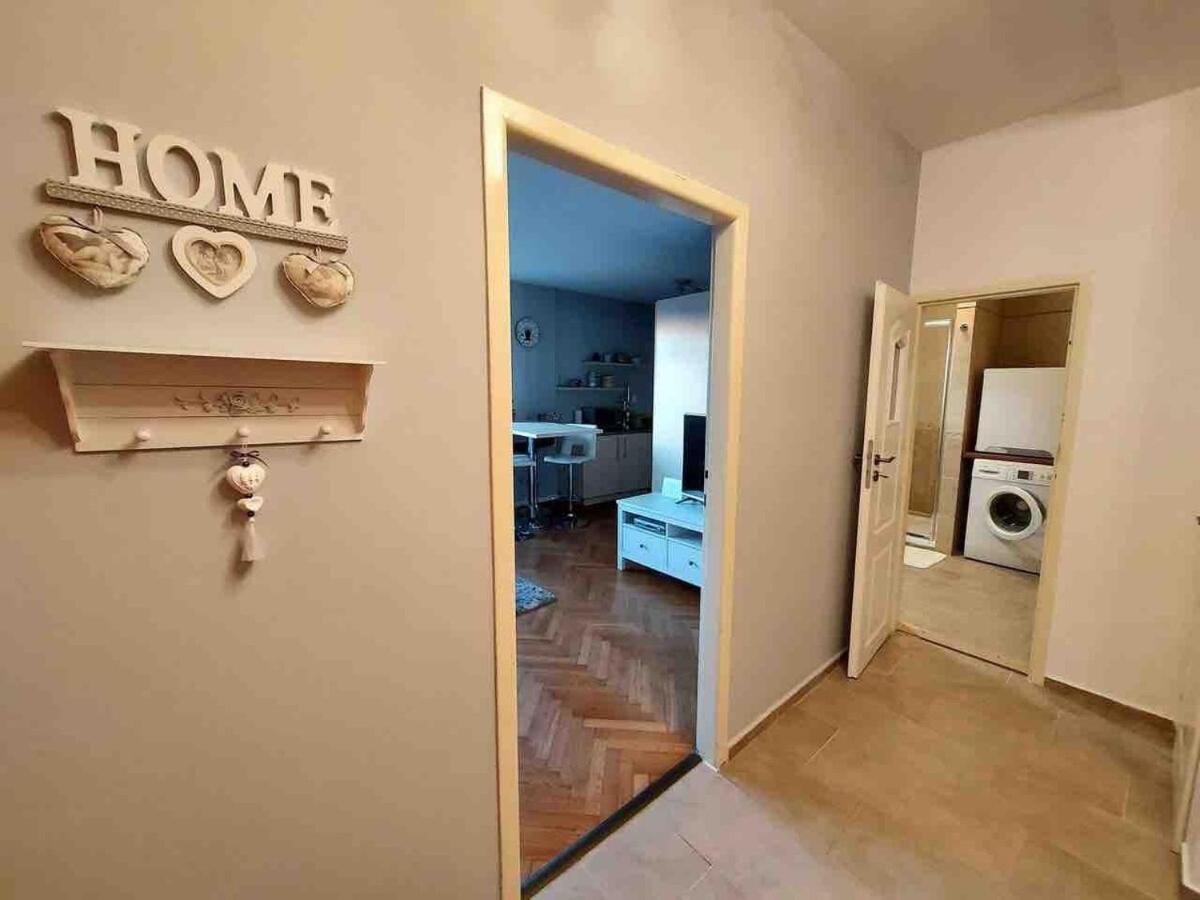 Apartment 1-bedroom Floor In Heart Of Old Town