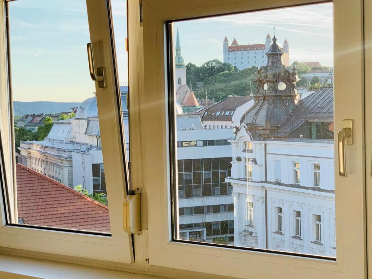 1-bedroom Floor In Heart Of Old Town *
