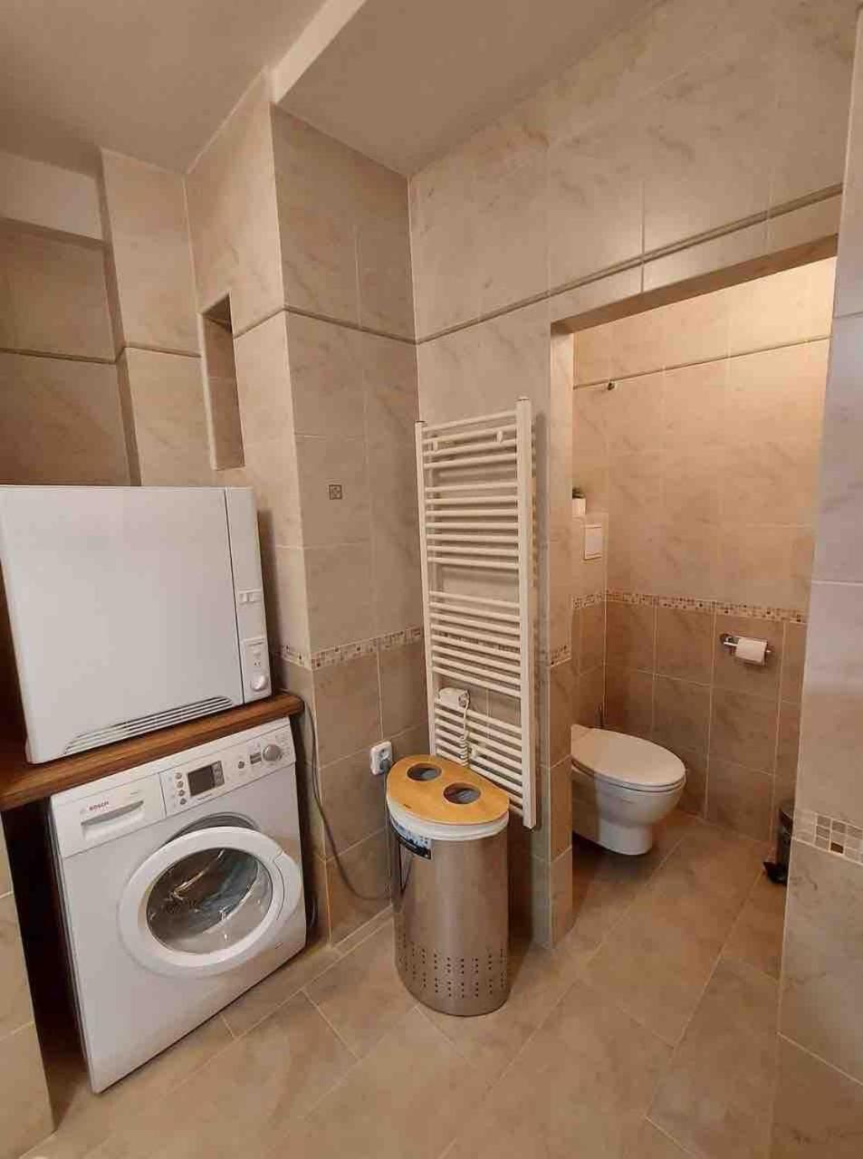1-bedroom Floor In Heart Of Old Town Apartment