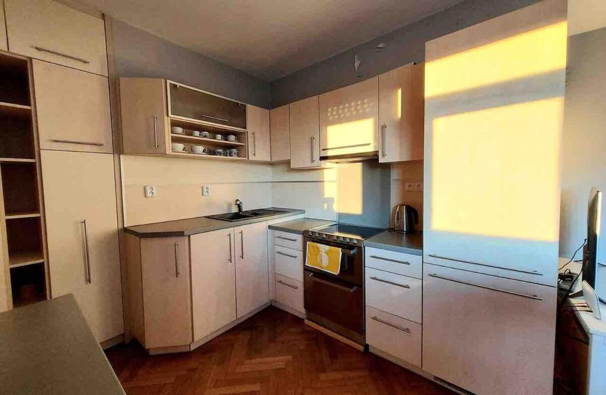 1-bedroom Floor In Heart Of Old Town *