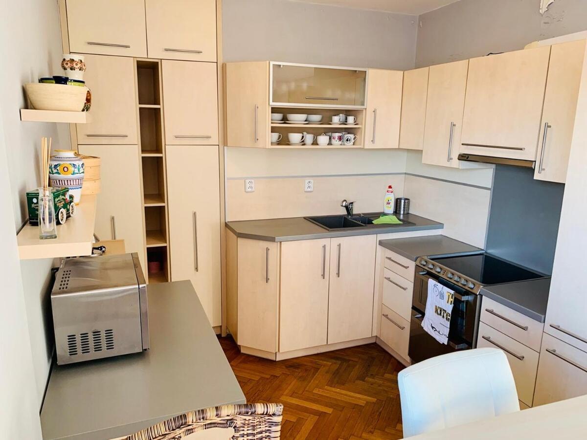 1-bedroom Floor In Heart Of Old Town *