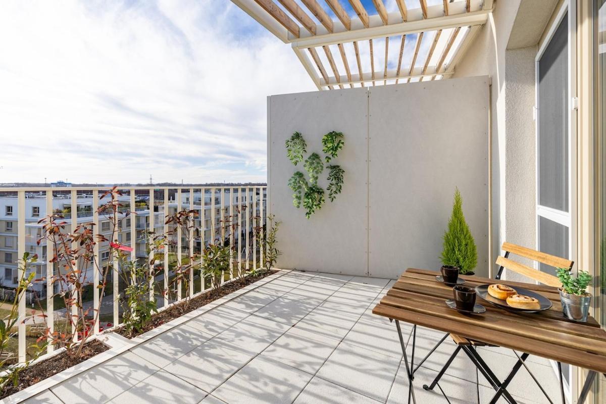 Relax In Style W Stunning Outdoor Space Apartment