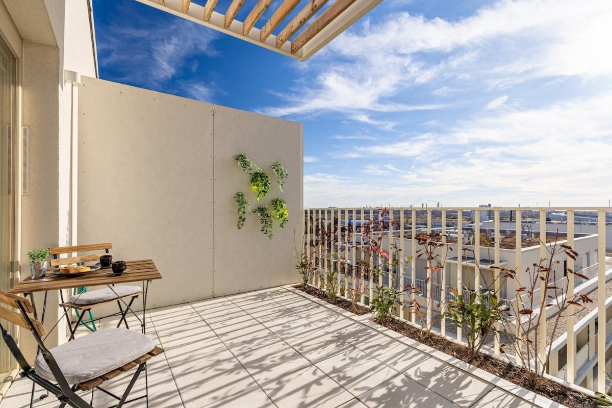 Relax In Style W Stunning Outdoor Space Apartment