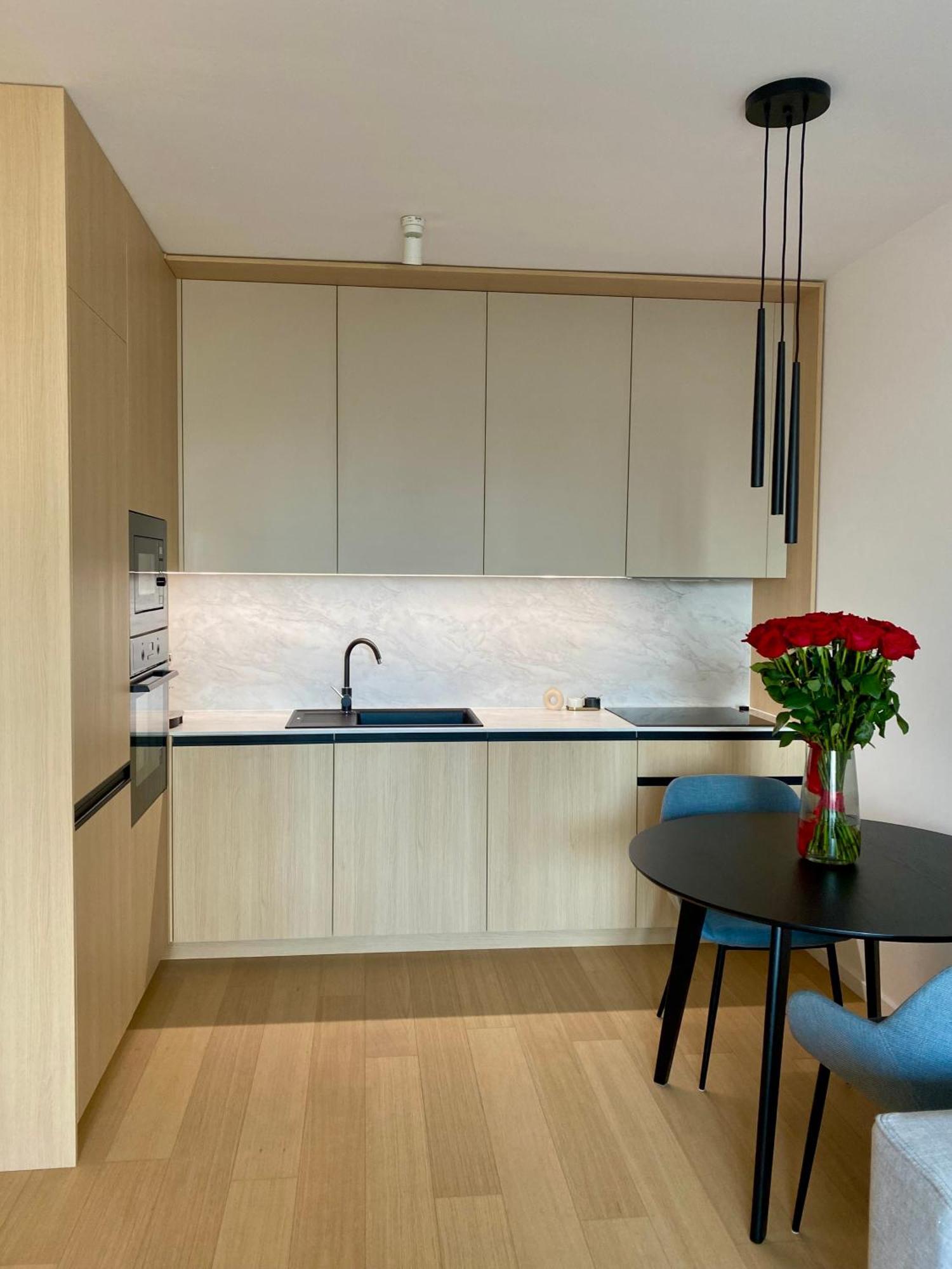 Cloud 9 Pri Myte Elegance - Brand New With Free Parking