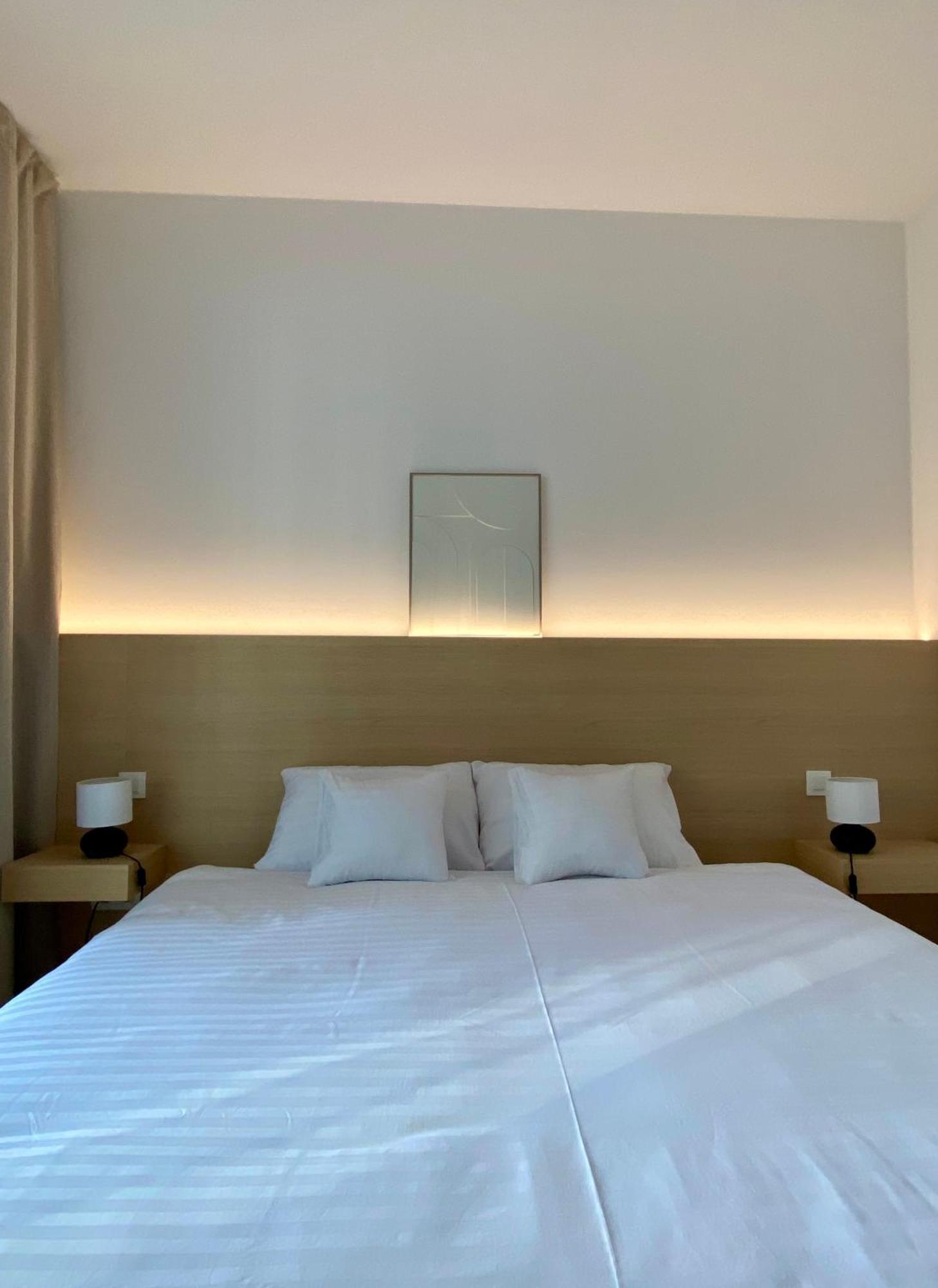 Cloud 9 Pri Myte Elegance - Brand New With Free Parking Apartment *