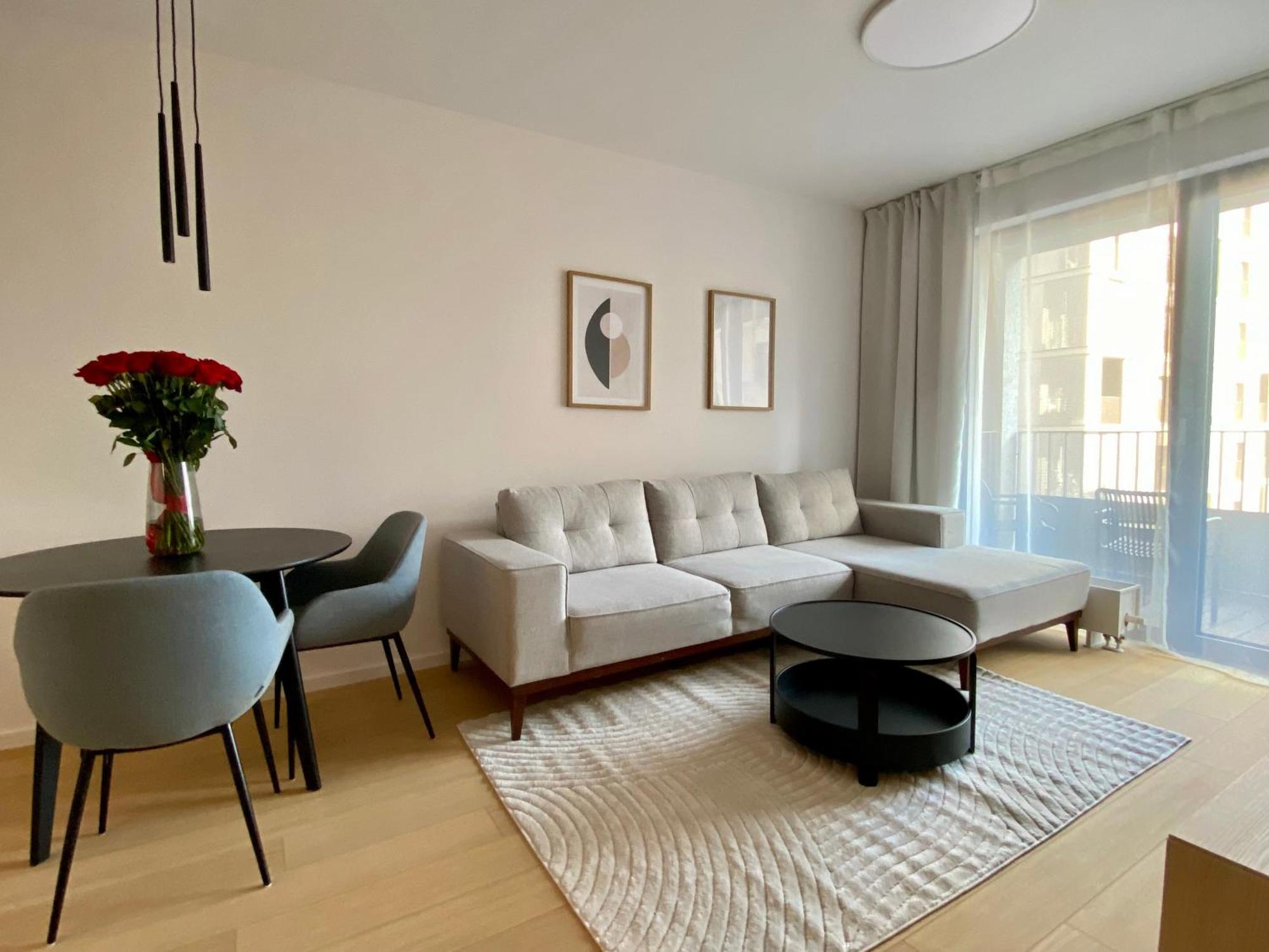 Cloud 9 Pri Myte Elegance - Brand New With Free Parking *