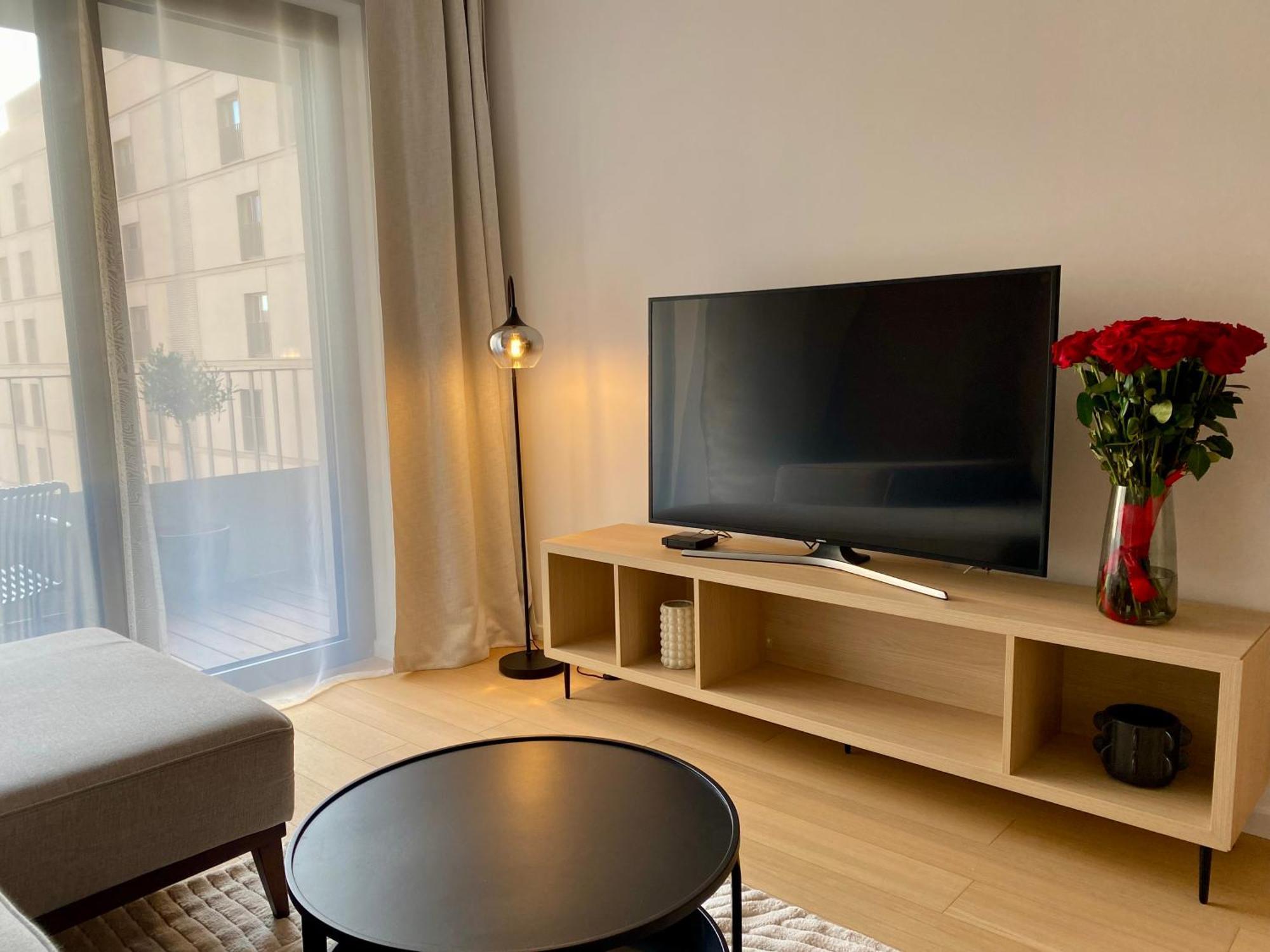 Cloud 9 Pri Myte Elegance - Brand New With Free Parking