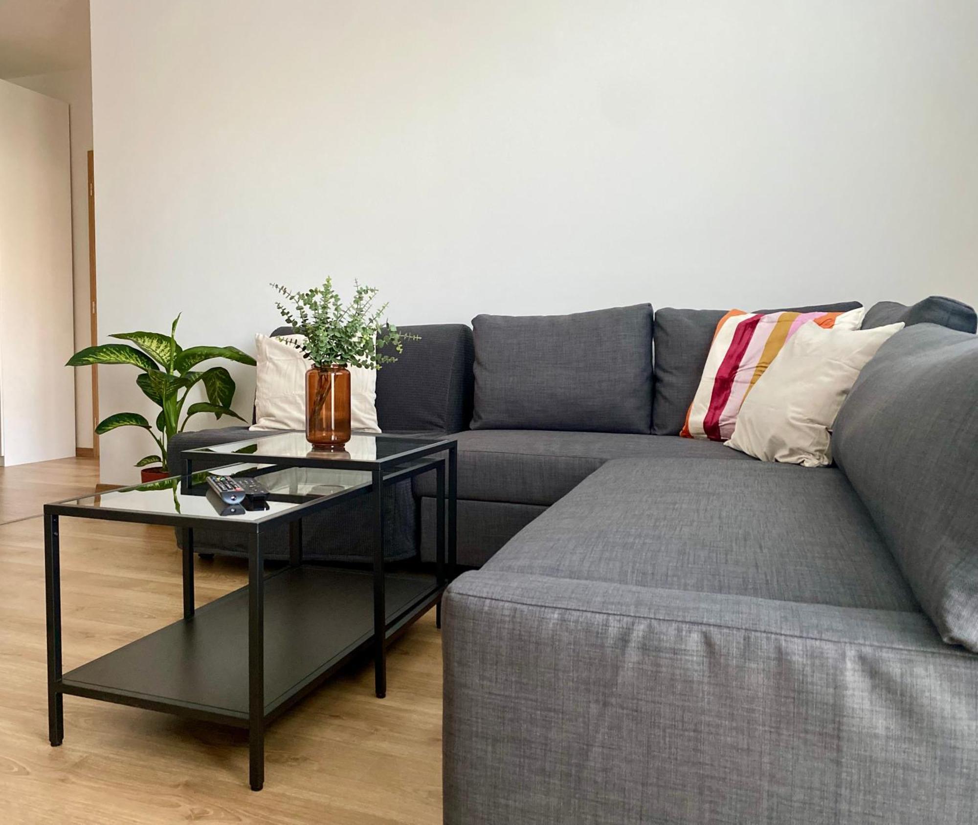 Nook I Airport Apartment