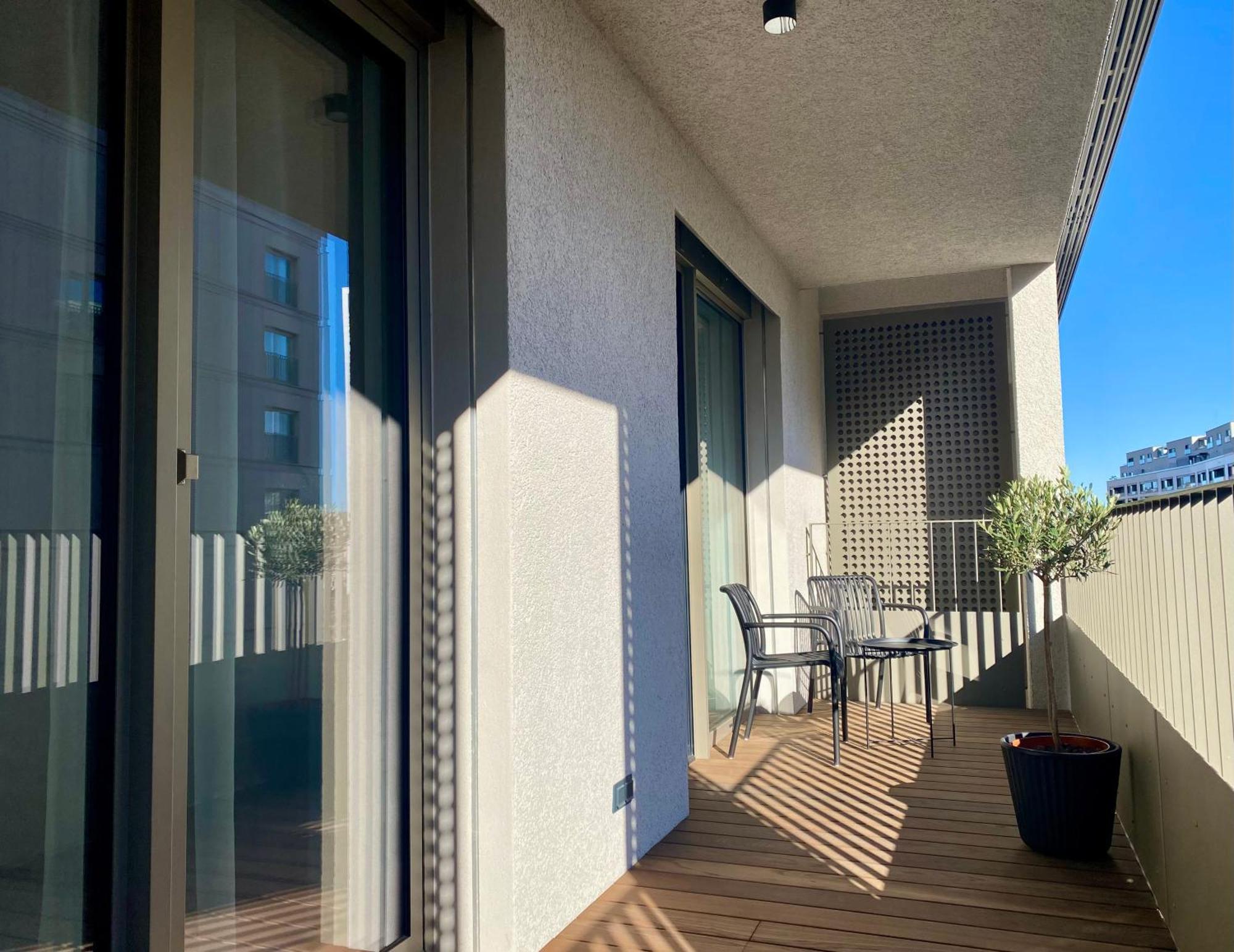 Cloud 9 Pri Myte Elegance - Brand New With Free Parking Apartment *