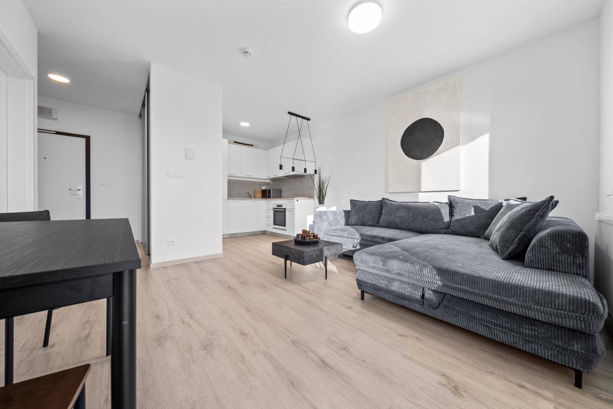 Apartment Modern 2-bedroom In The Heart Of *