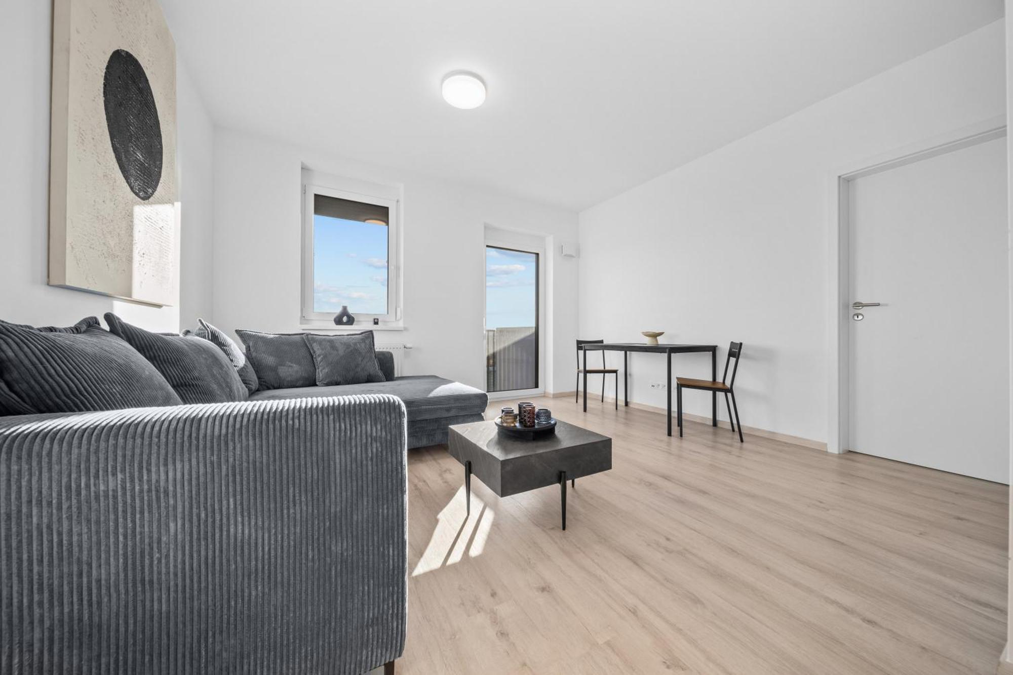 Apartment Modern 2-bedroom In The Heart Of *