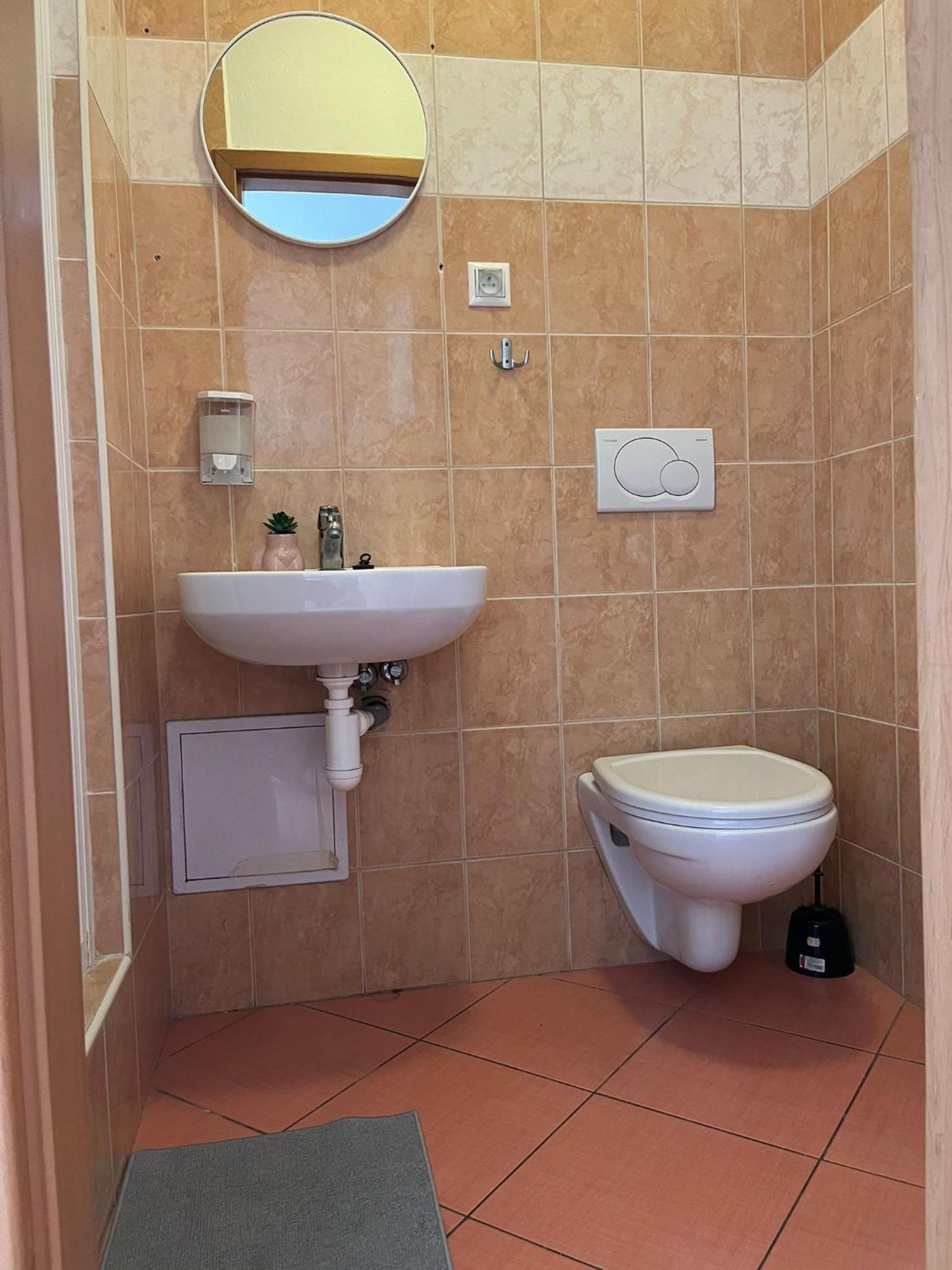 1st Plaza Apartamento *
