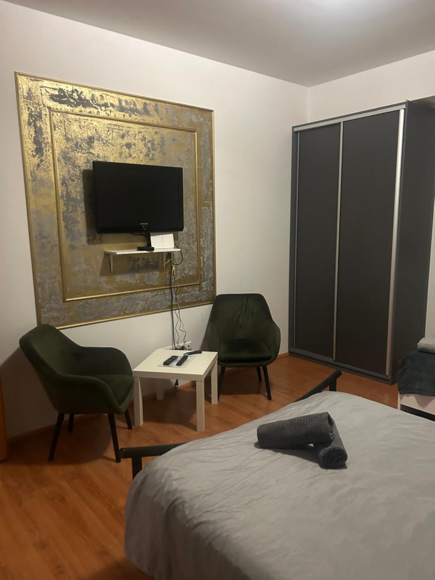 Plaza De Luxe Apartment