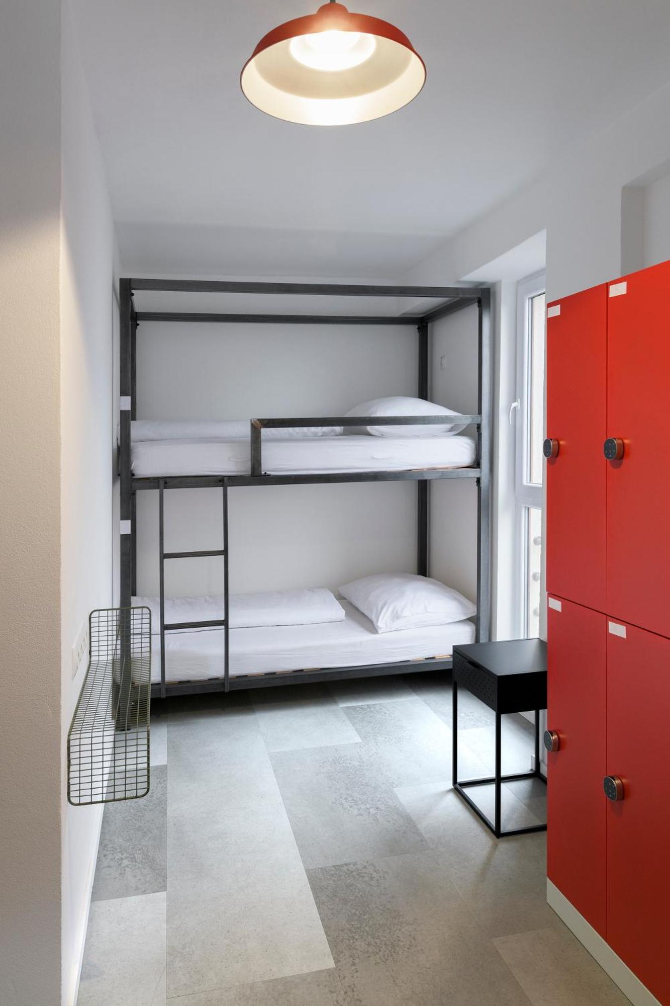 Izy Hostel *