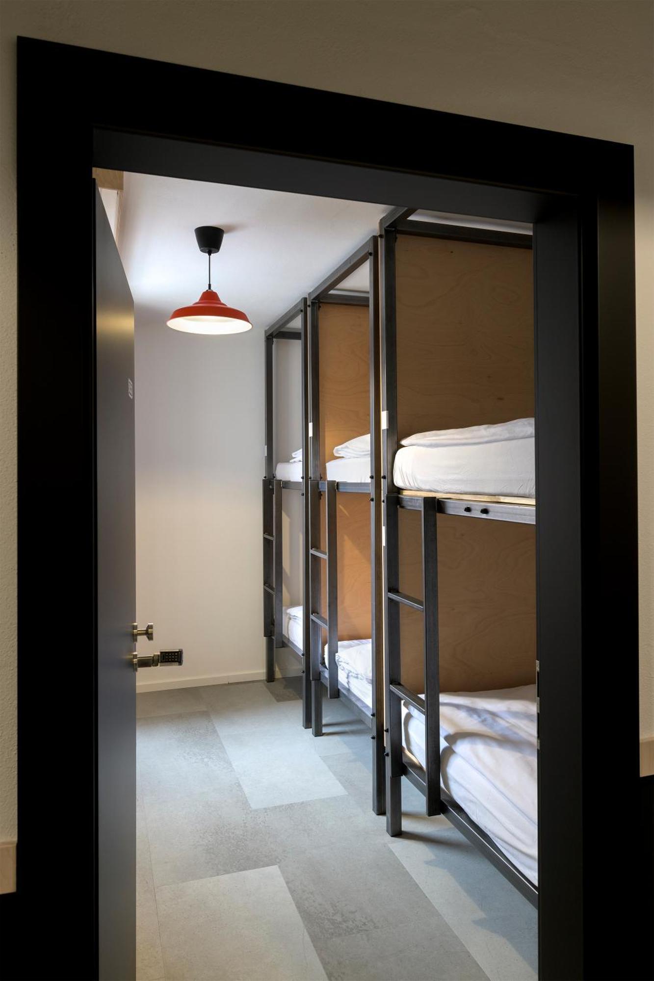 Hostel Izy