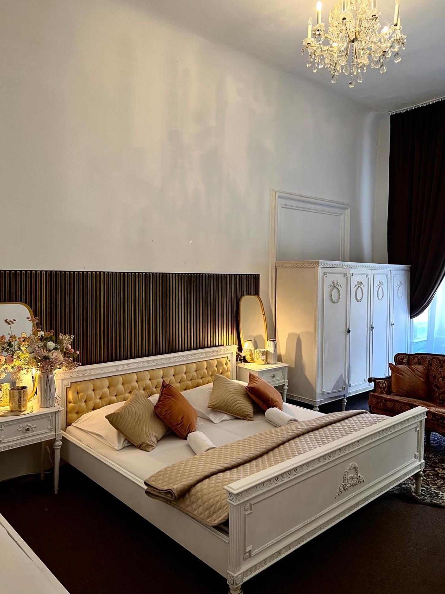 Csaky Palace 11