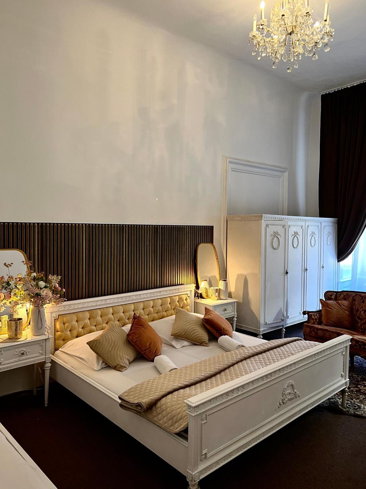 Apartment Csaky Palace 111