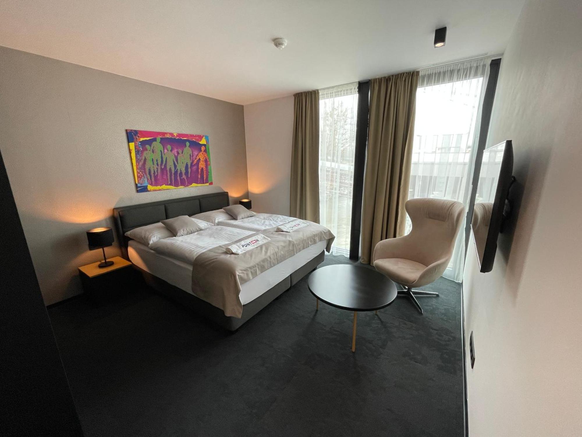 Ponton Apartment *