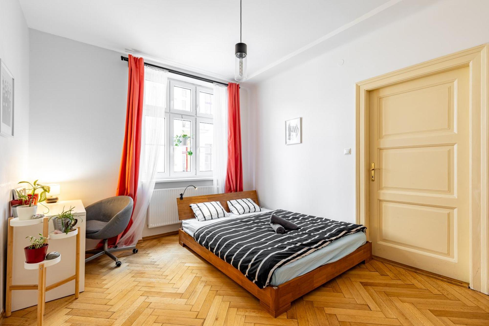 Cozy In Historic Apartment