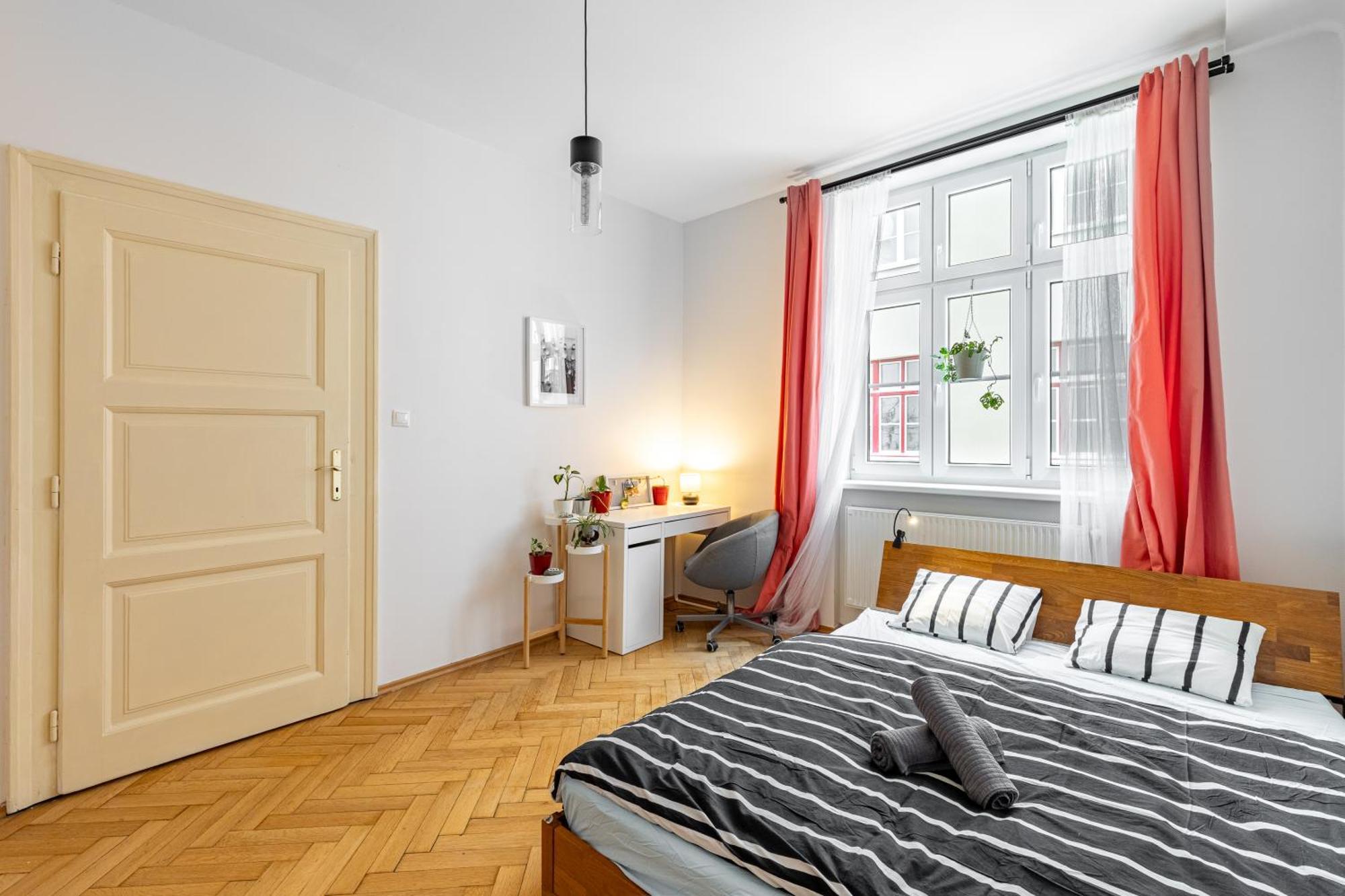 Cozy In Historic Apartment