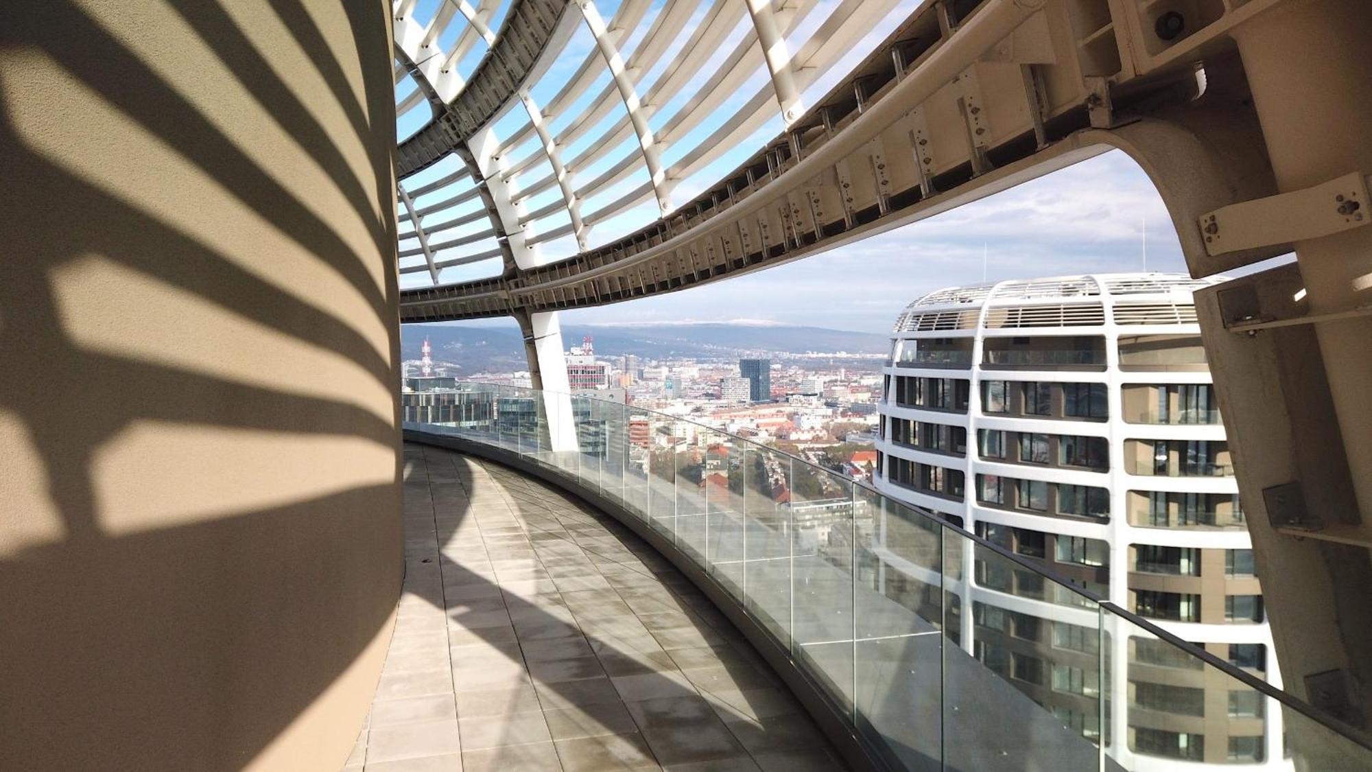 Skypark, Luxusny S Parkovanim Vo Vyske Apartment Bratislava