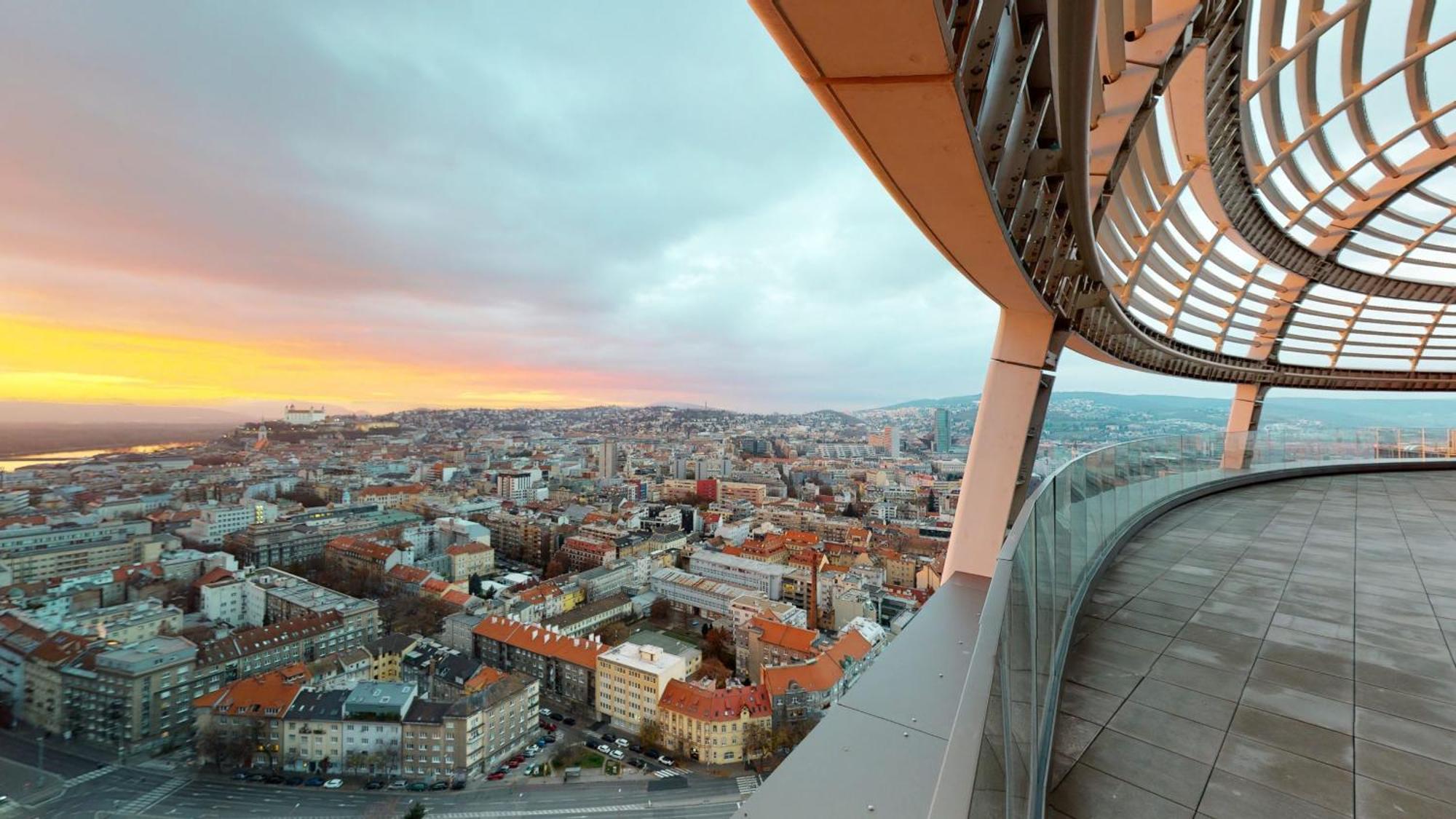 Skypark, Luxusny S Parkovanim Vo Vyske