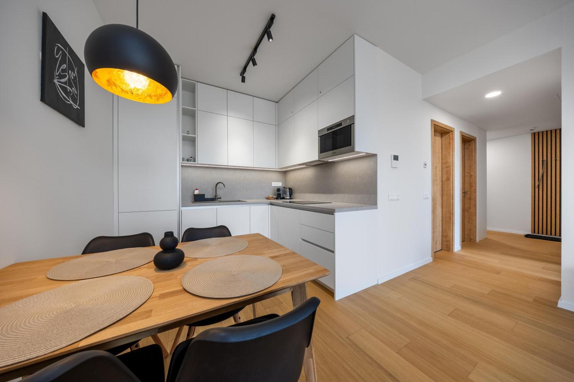 Stylish Downtown - Location & Parking *
