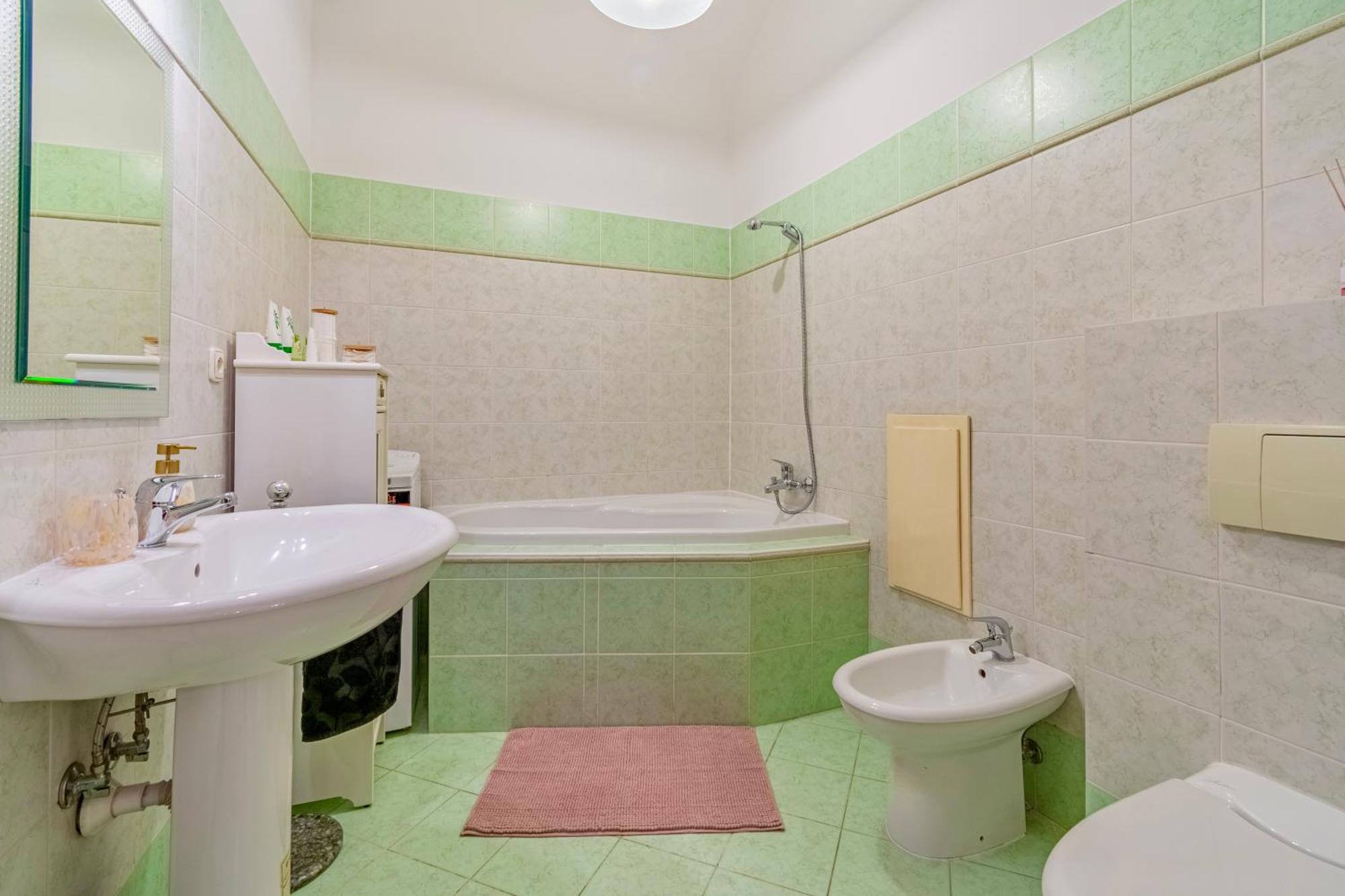 Apartment Unique Historic Palace Bratislava