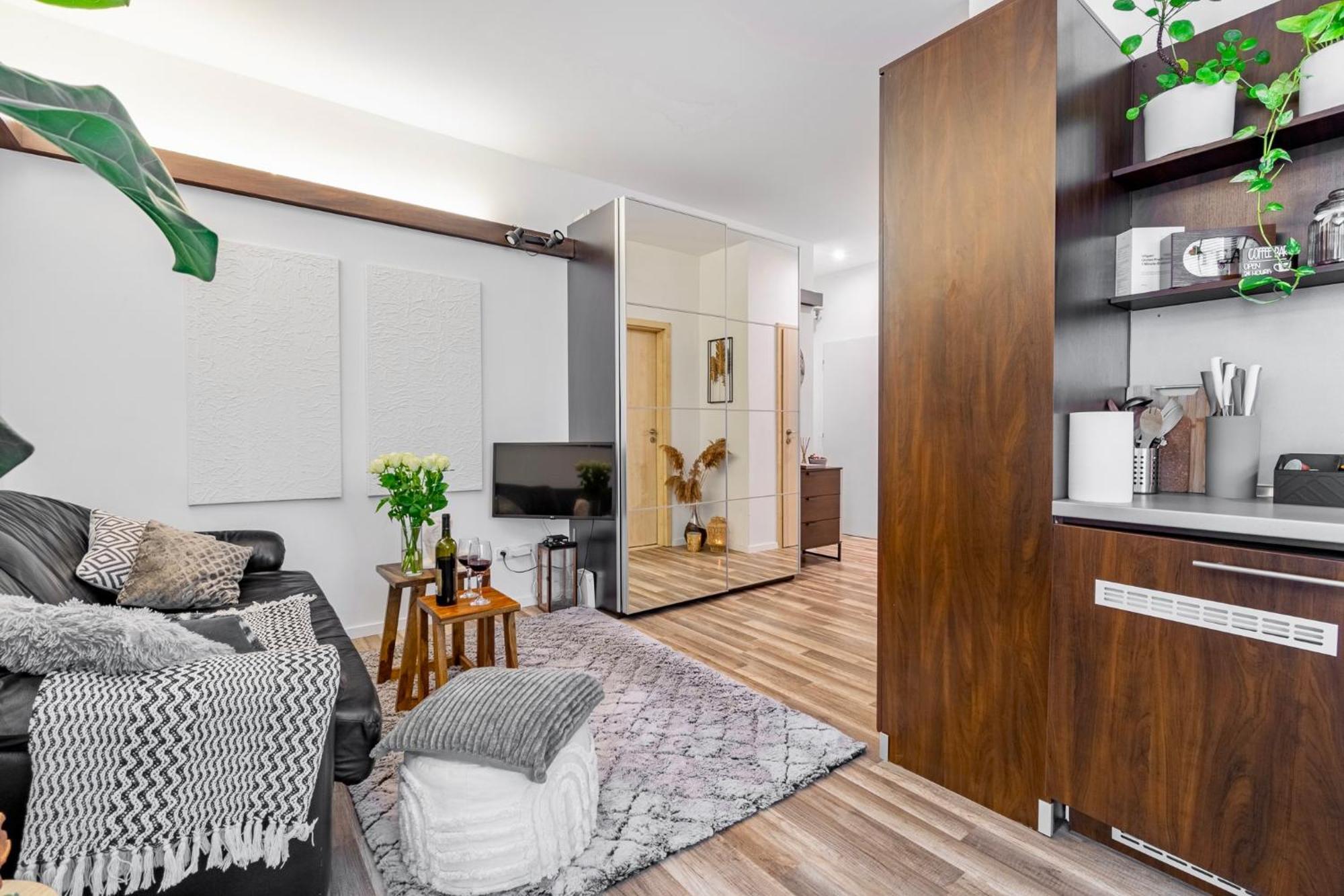 Natural-style In The Centre Of Apartment *