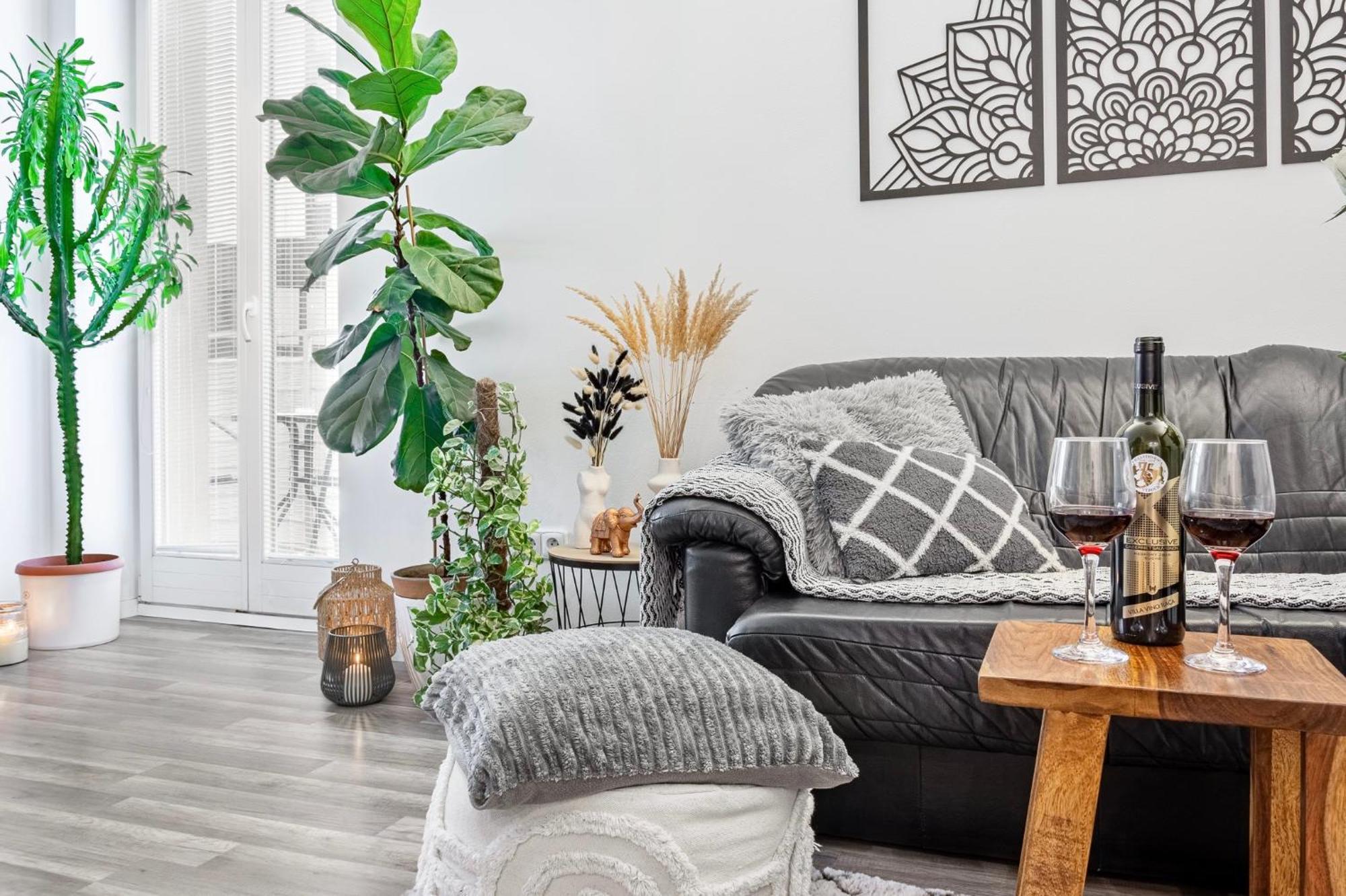 Natural-style In The Centre Of *