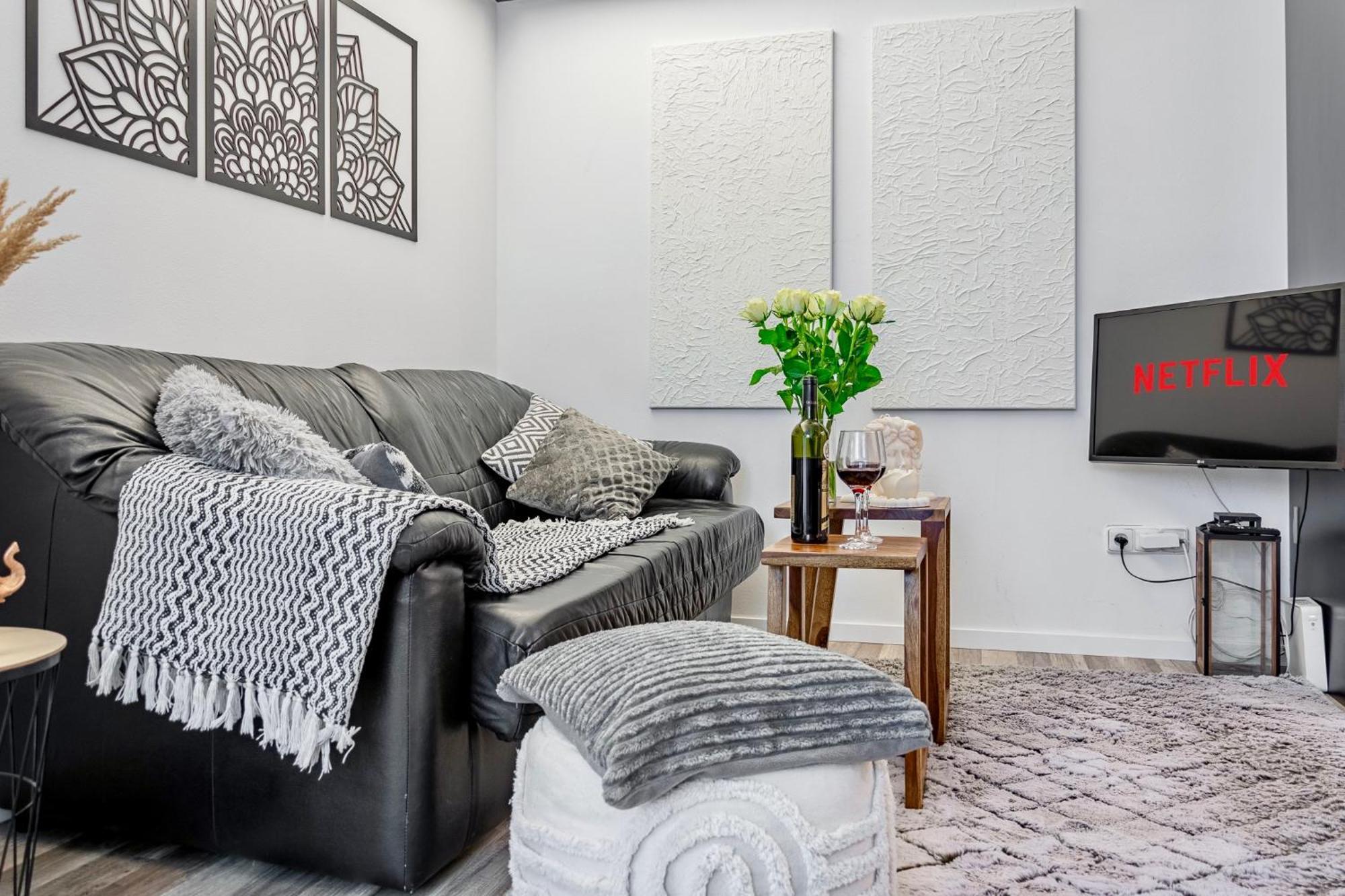 Natural-style In The Centre Of Apartment