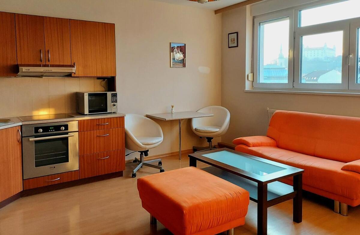 Cozy 1 Bed Floor In The Old Town Apartment *