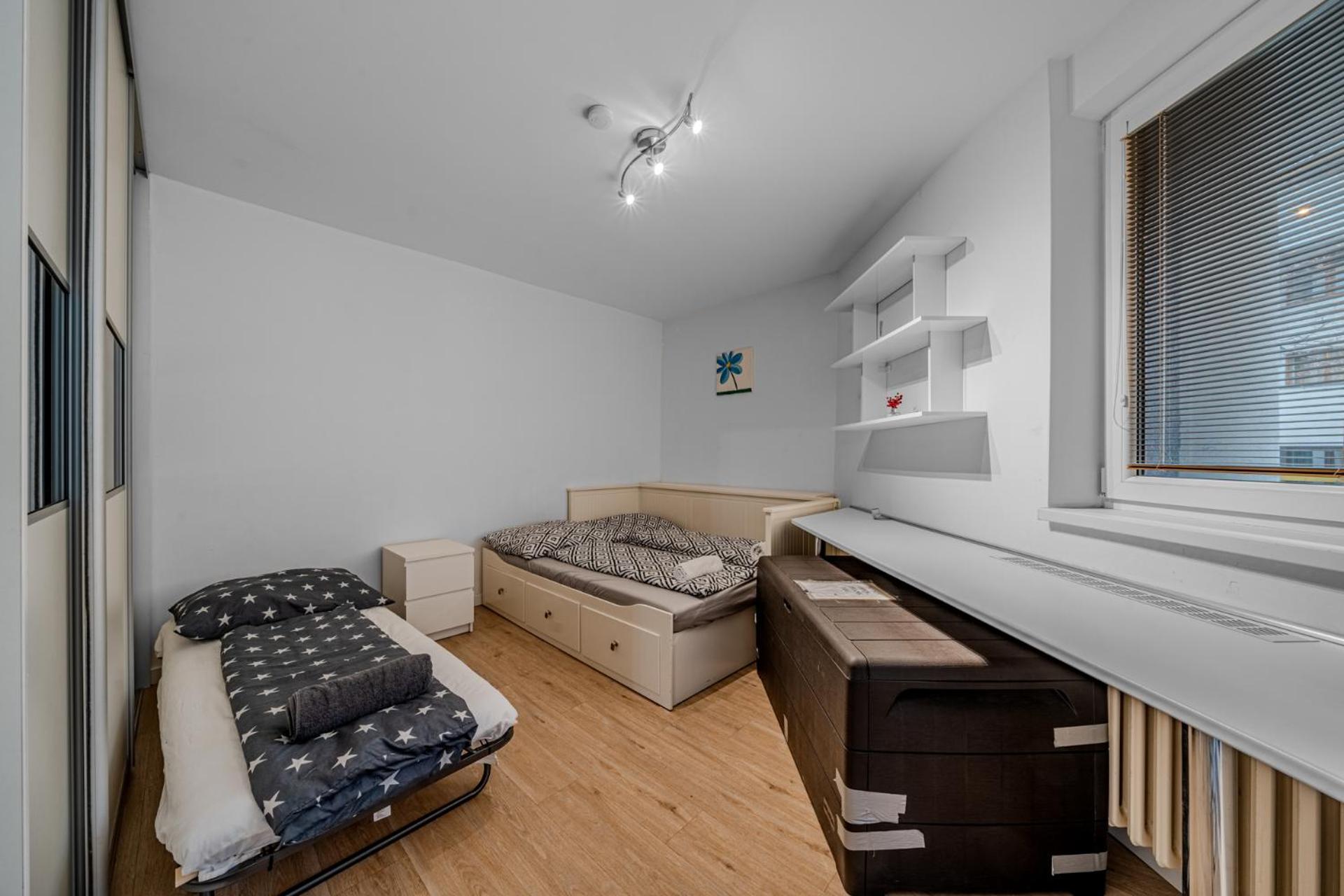 Huge Next To Train Station Close To The Center Apartment *