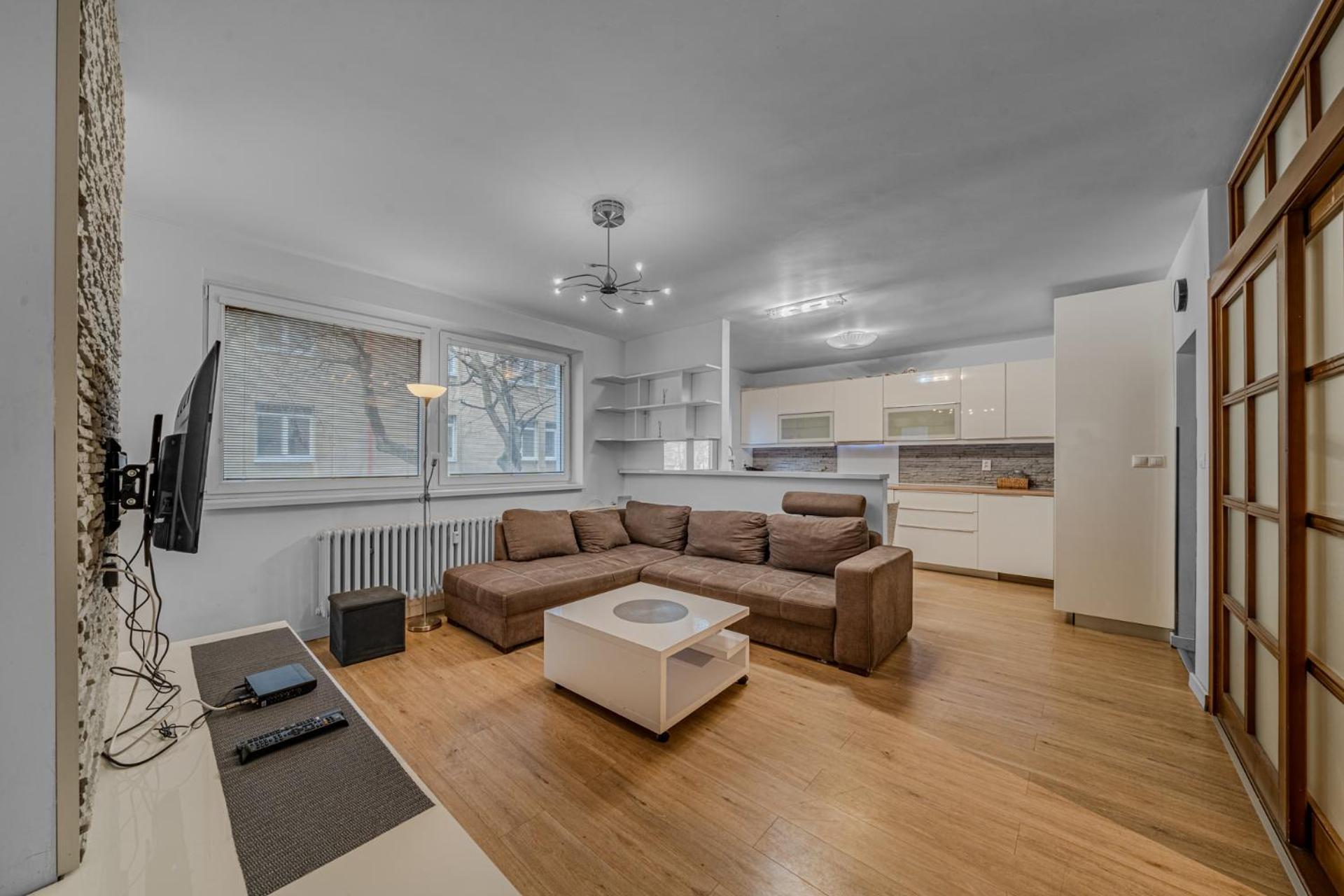 Huge Next To Train Station Close To The Center Apartment Bratislava