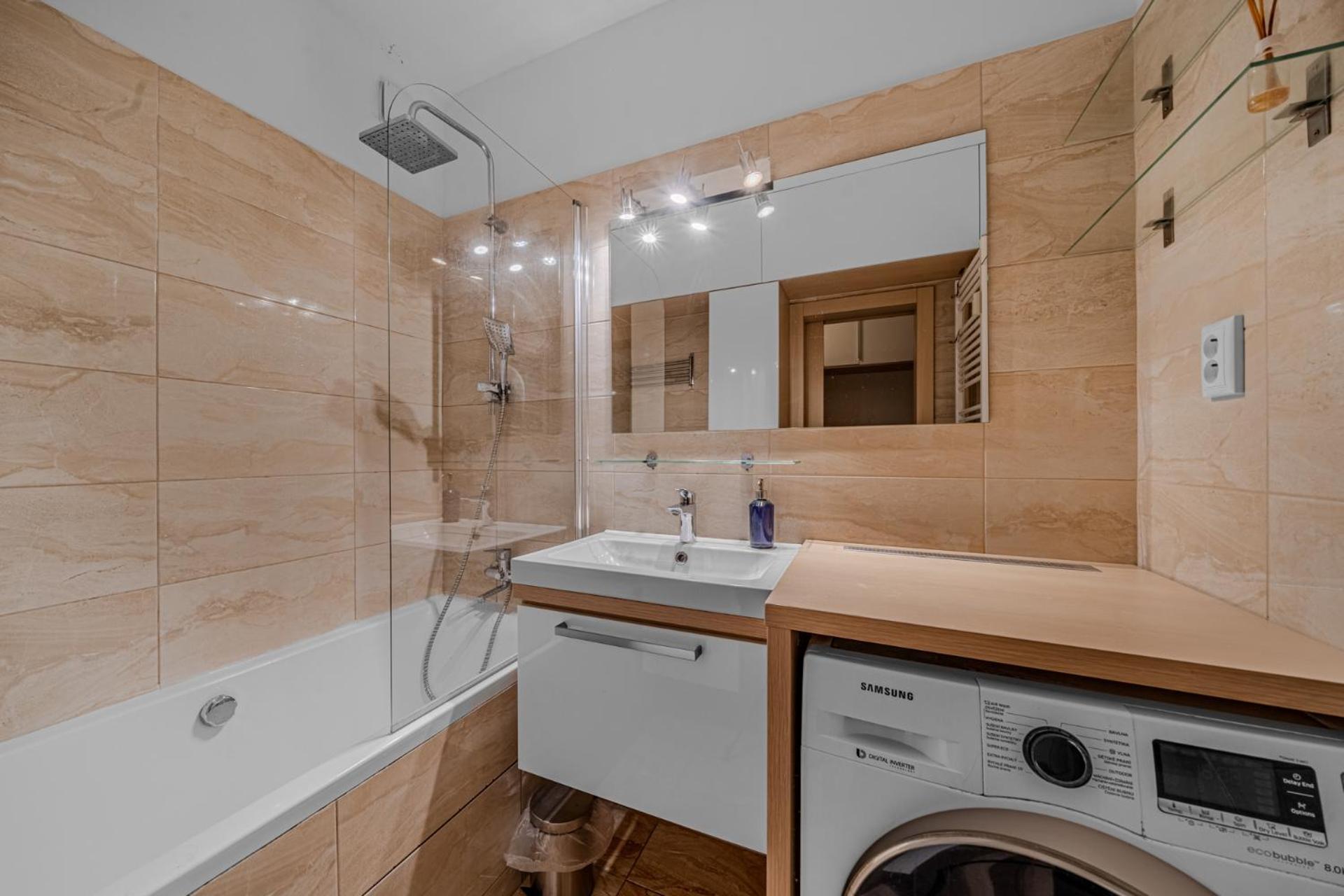 Apartment Huge Next To Train Station Close To The Center Bratislava