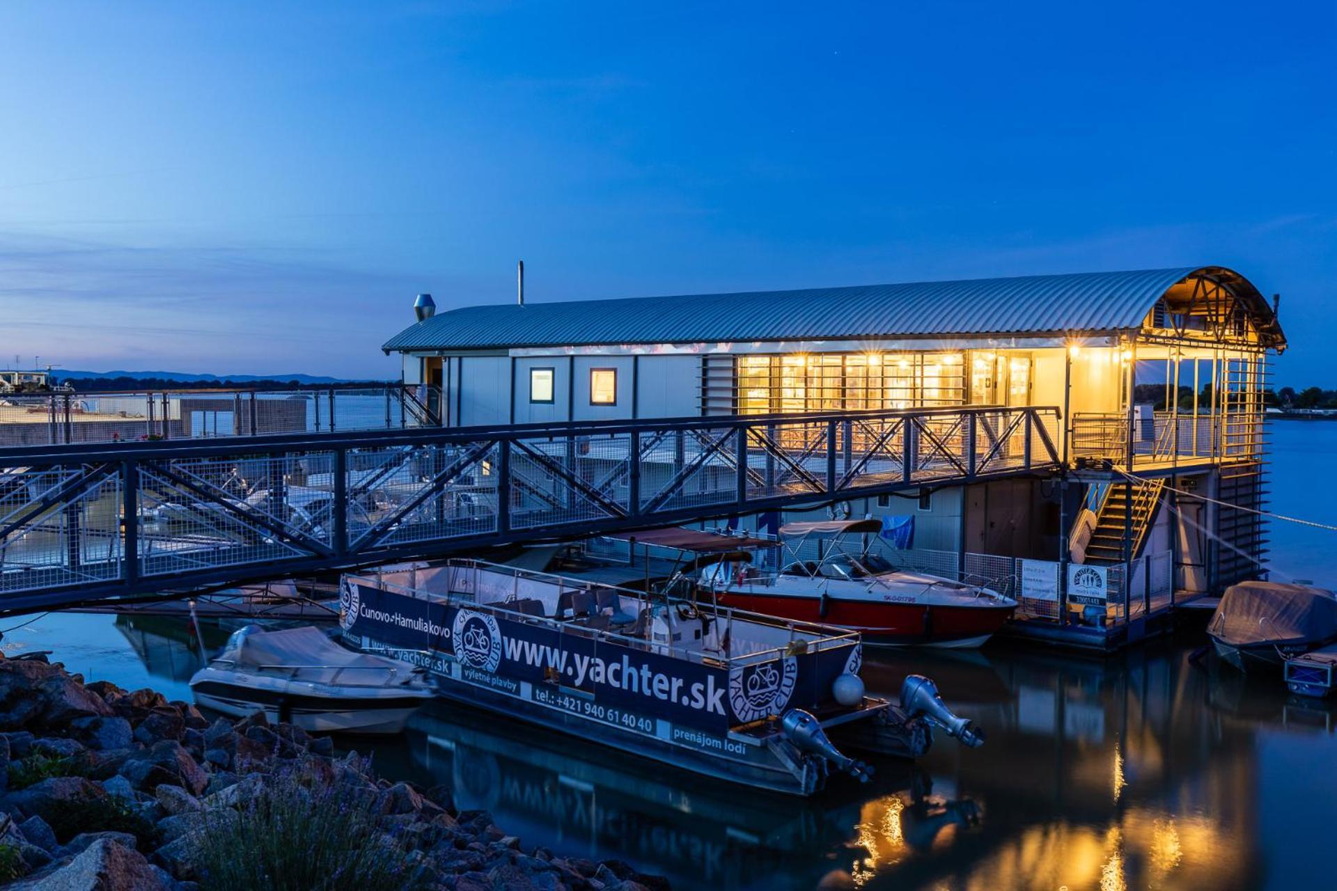 Botel Yachter Club Modra Cajka Bratislava
