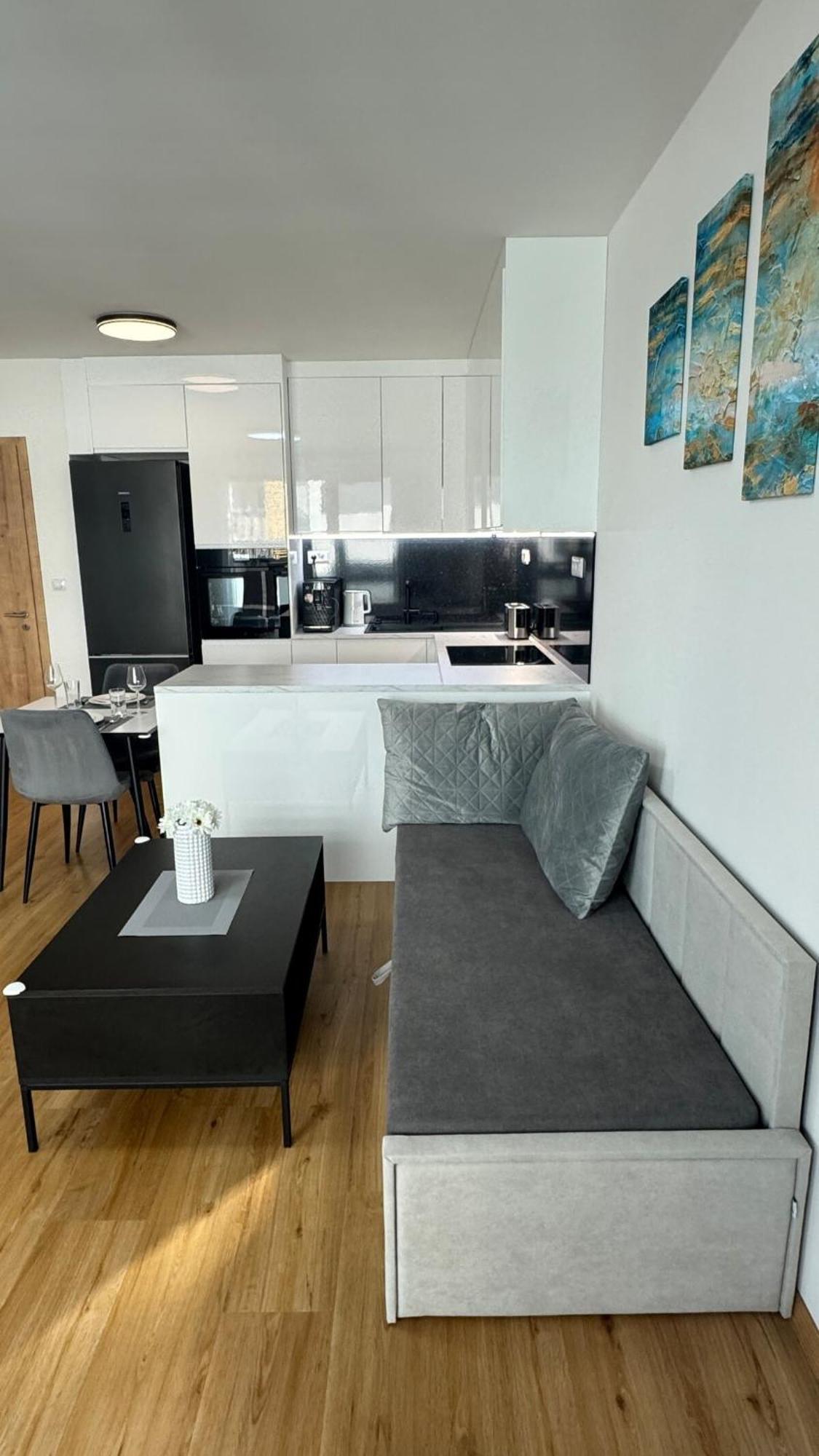 Prestige - Next To Ice Arena, Private Parking *