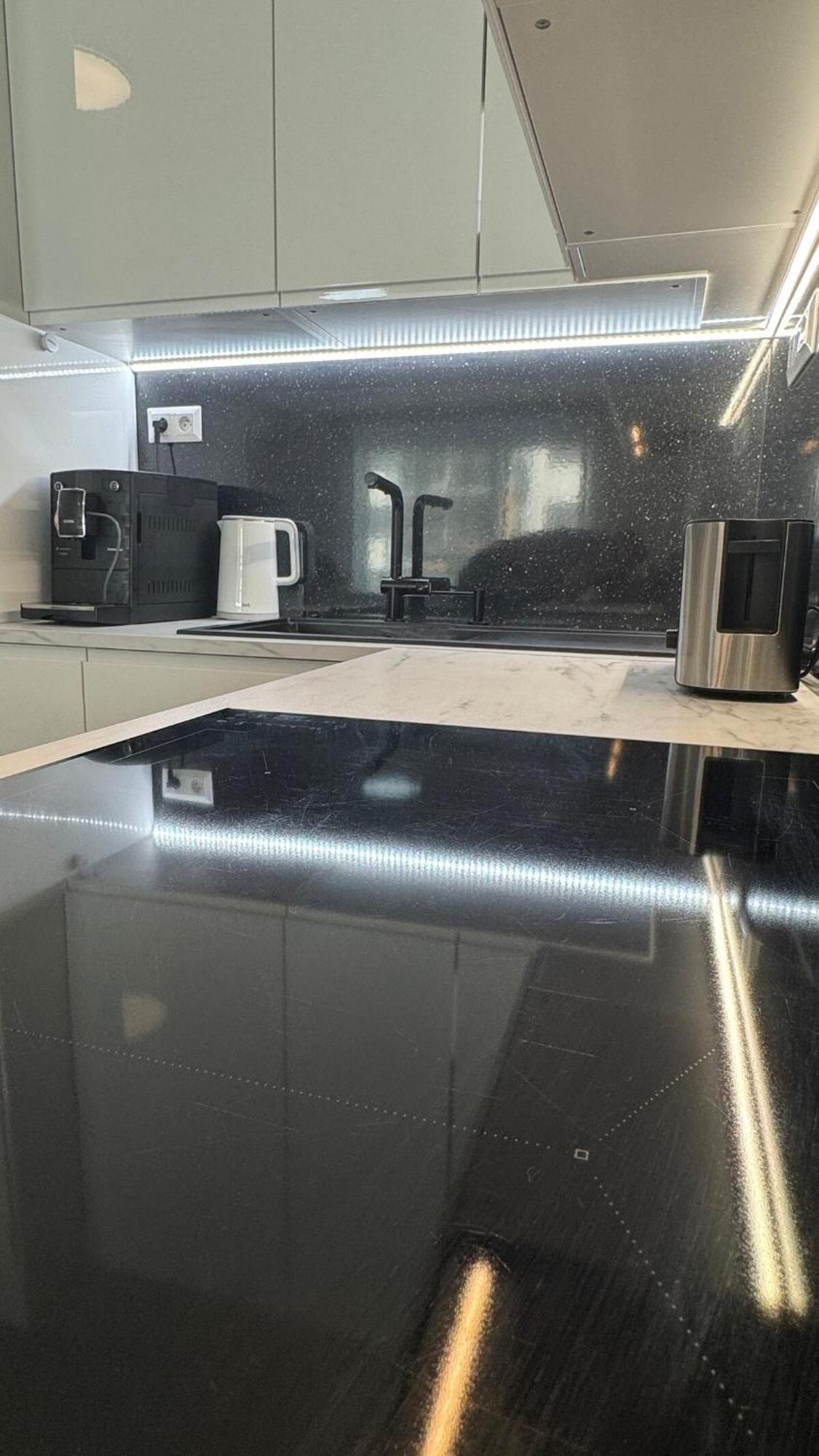Prestige - Next To Ice Arena, Private Parking Apartment