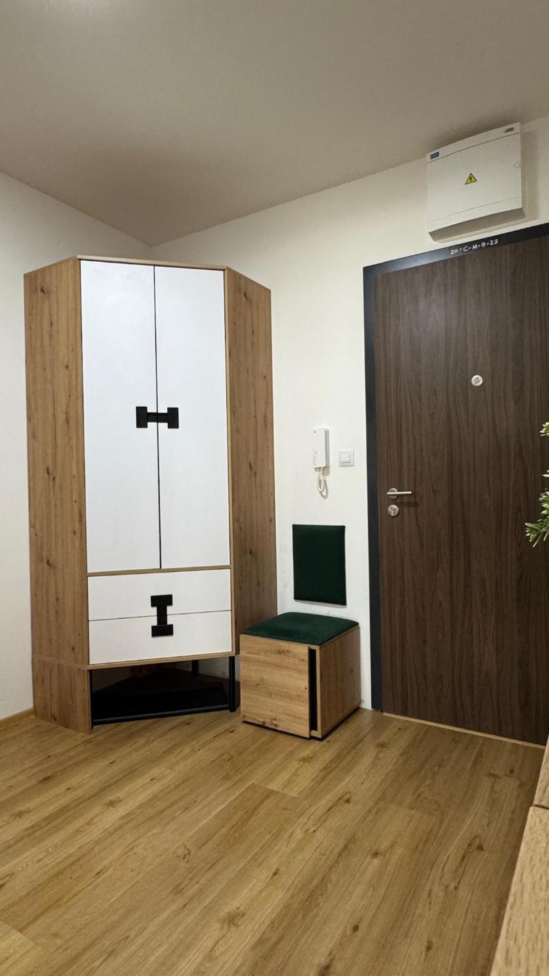 Prestige - Next To Ice Arena, Private Parking Apartment Bratislava