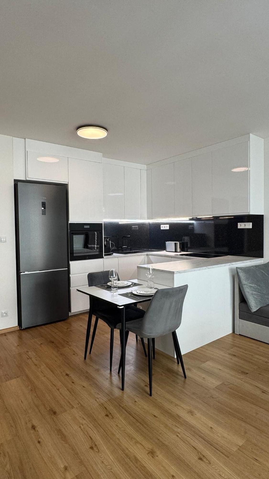 Apartment Prestige - Next To Ice Arena, Private Parking Bratislava