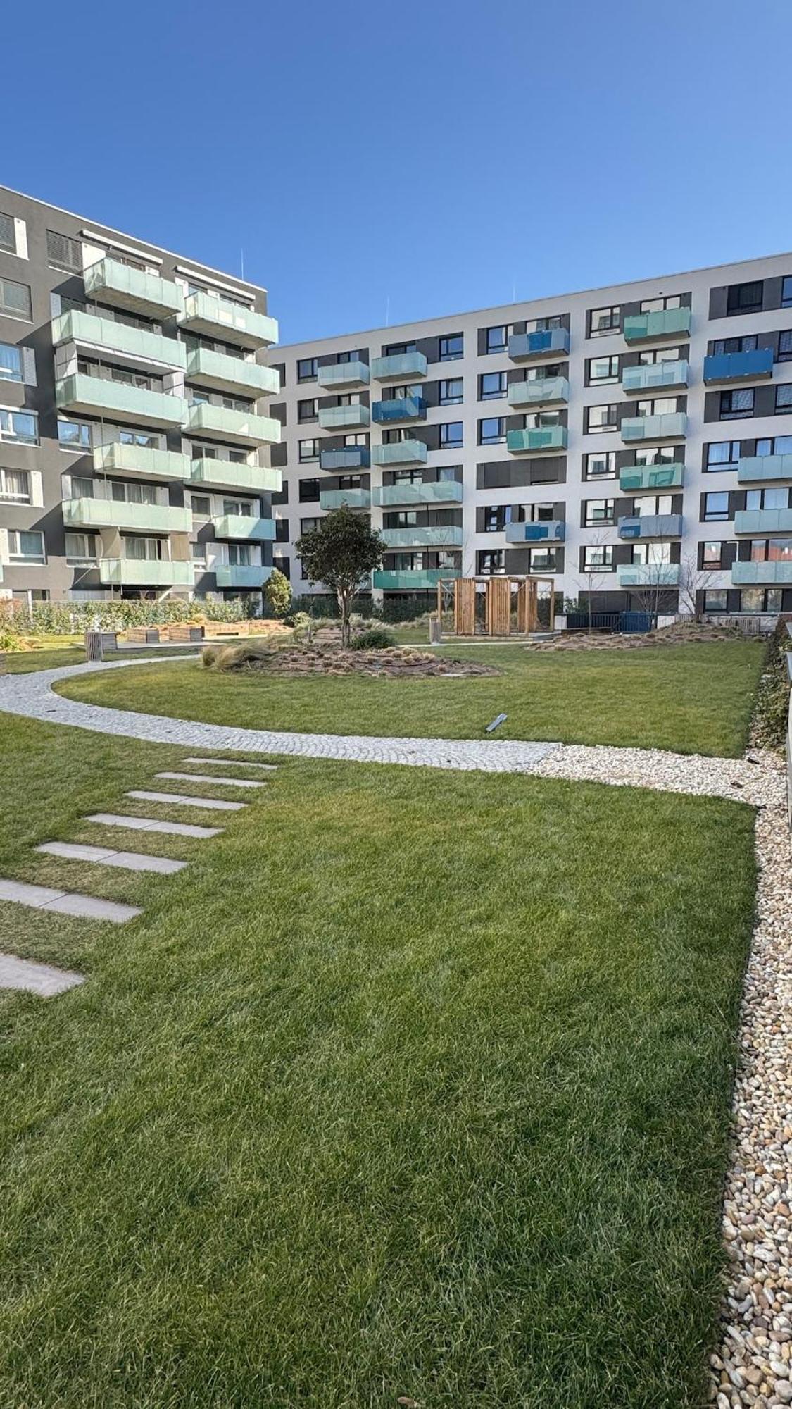 Prestige - Next To Ice Arena, Private Parking Apartment *